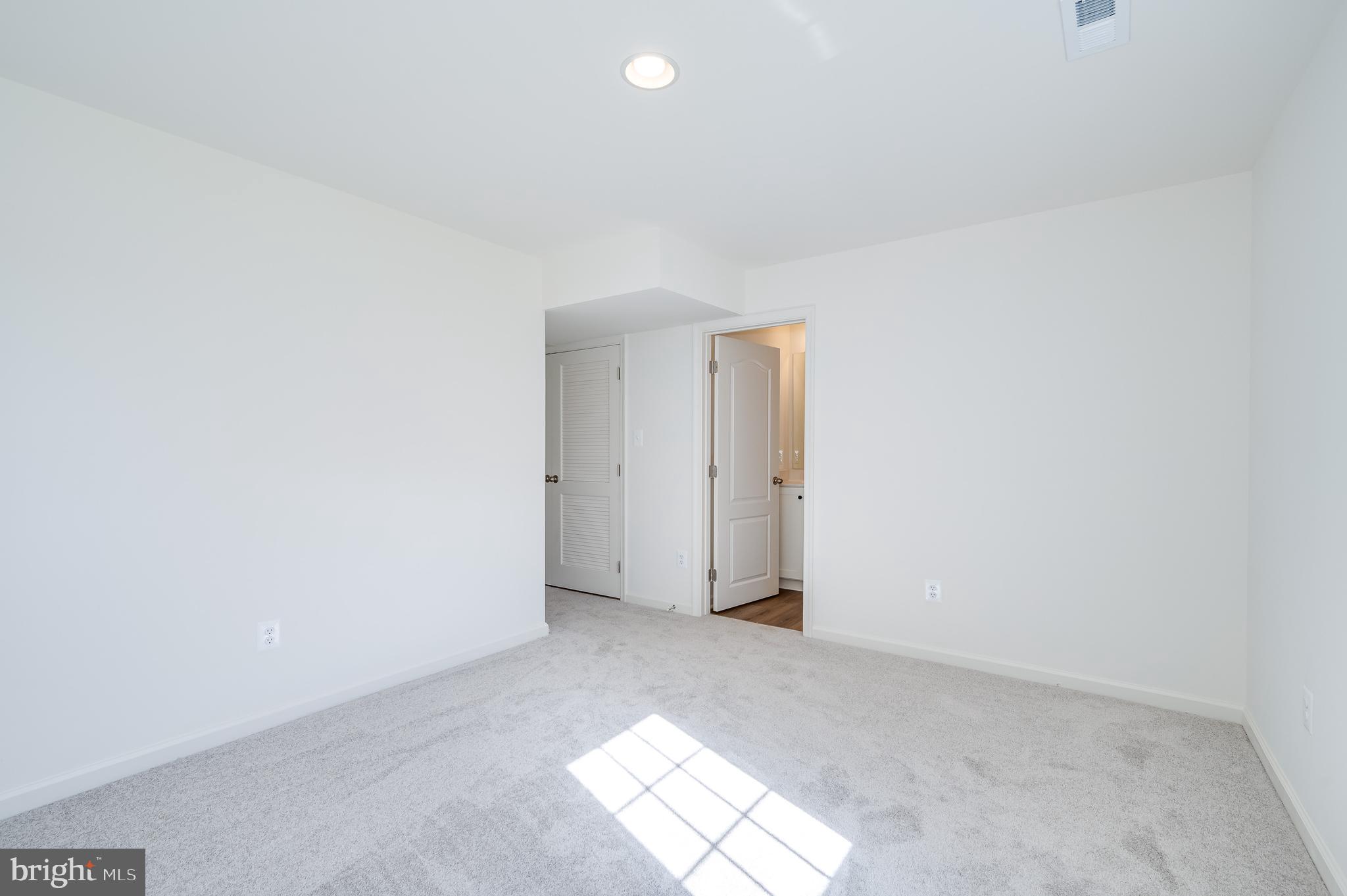 OVERLOOK AT RIVERSIDE TOWNHOMES - Residential Lease