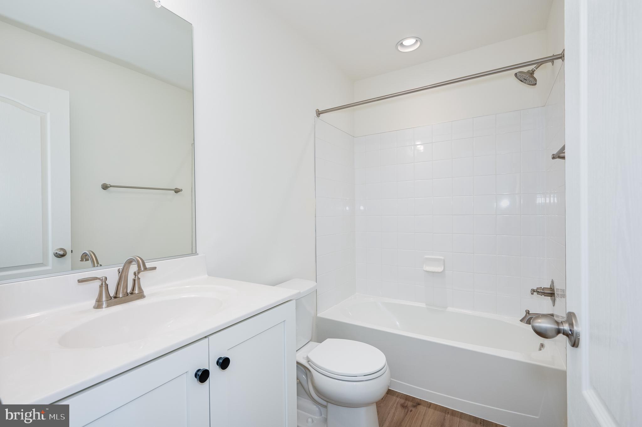 OVERLOOK AT RIVERSIDE TOWNHOMES - Residential Lease