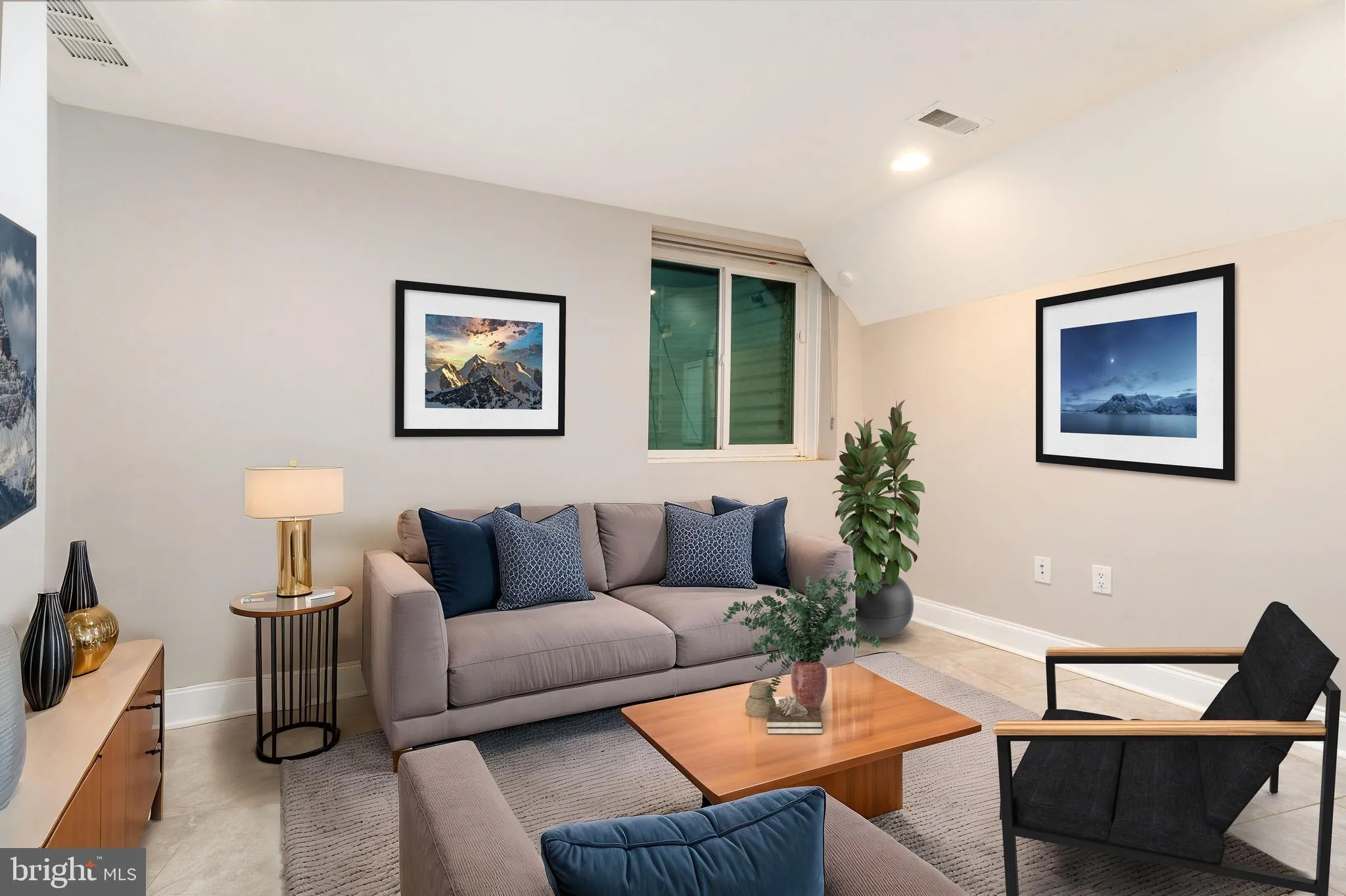 Philadelphia, Pennsylvania 19147, United States, 4 Bedrooms Bedrooms, ,3 BathroomsBathrooms,Residential,Contingent,49791