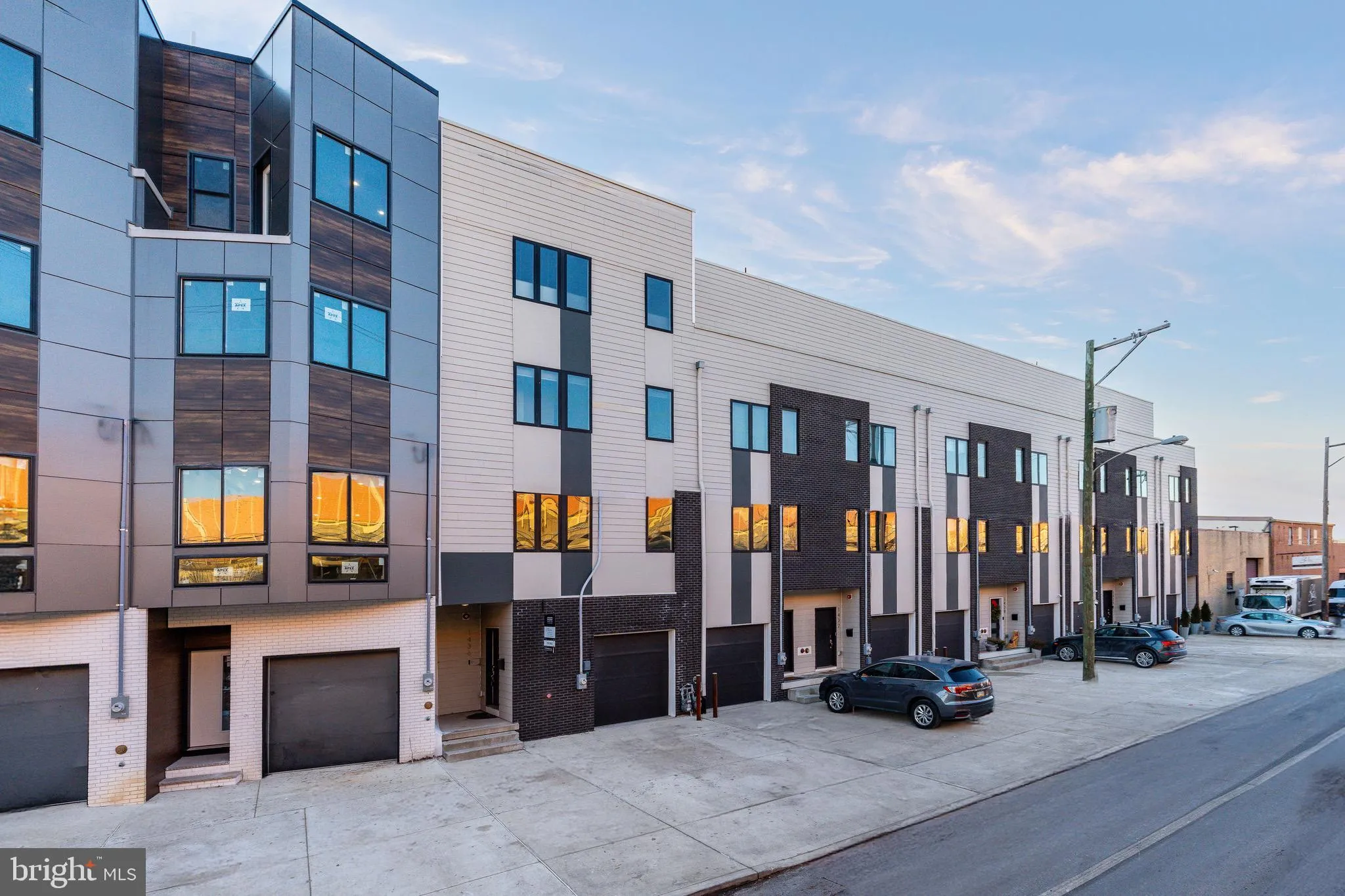 Philadelphia, Pennsylvania 19147, United States, 4 Bedrooms Bedrooms, ,3 BathroomsBathrooms,Residential,Contingent,49791