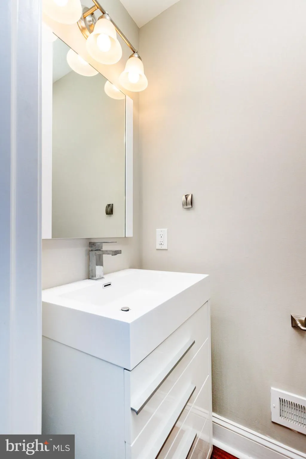 Philadelphia, Pennsylvania 19147, United States, 4 Bedrooms Bedrooms, ,3 BathroomsBathrooms,Residential,Contingent,49791