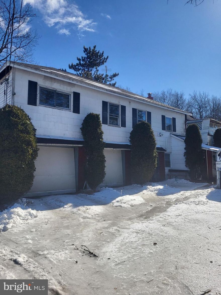 2 bedroom, 1 bathroom detached home in need of updates. Boasting 3 car garage and 2 car carport.