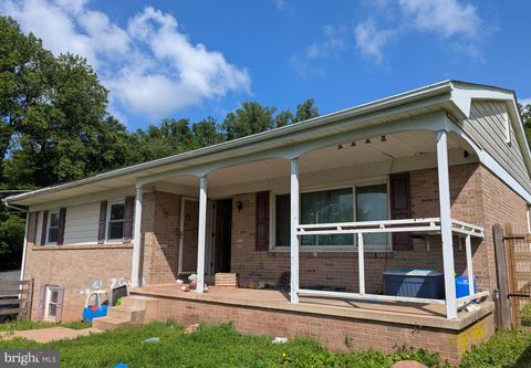 44 CHESTNUT STREET ADAMSTOWN PA 19501