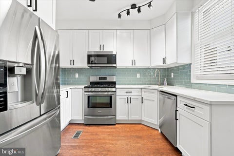 Townhouse For Sale - 2118 E Arizona Street<br/> PHILADELPHIA, PA 19125