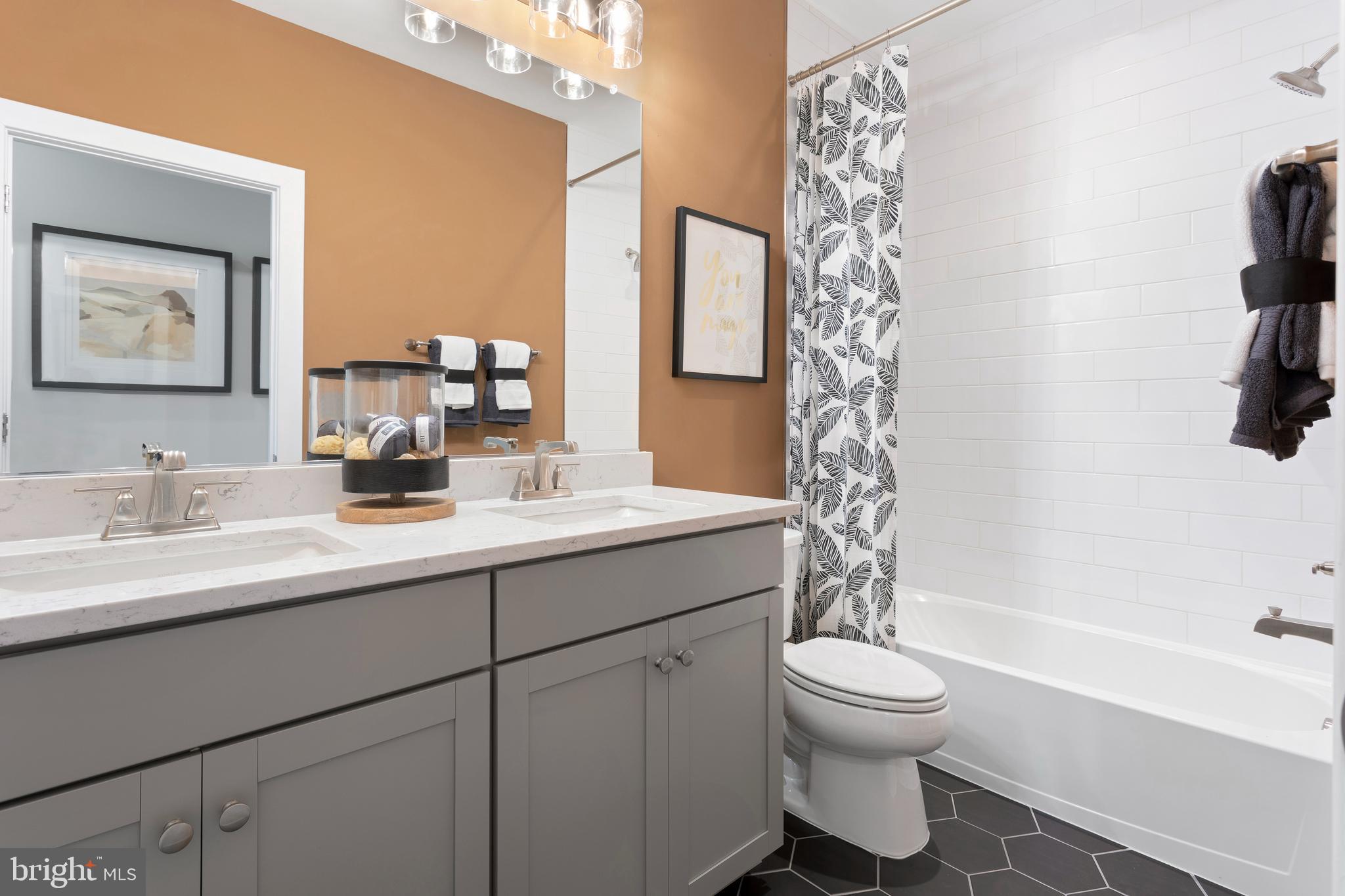 SOUTH LAKE - Residential