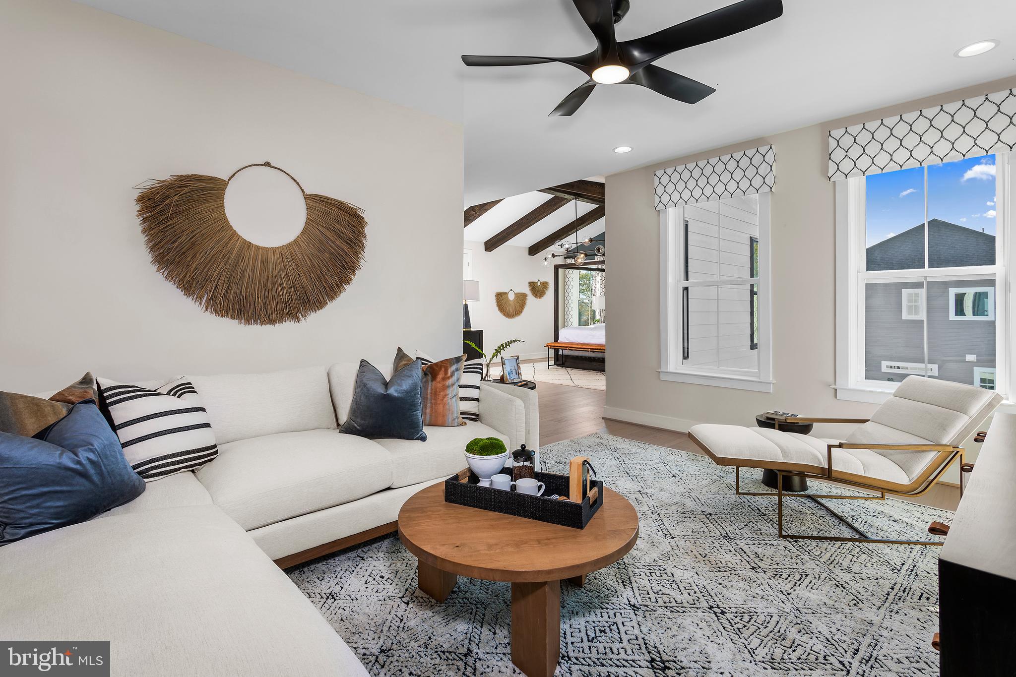 SOUTH LAKE - Residential