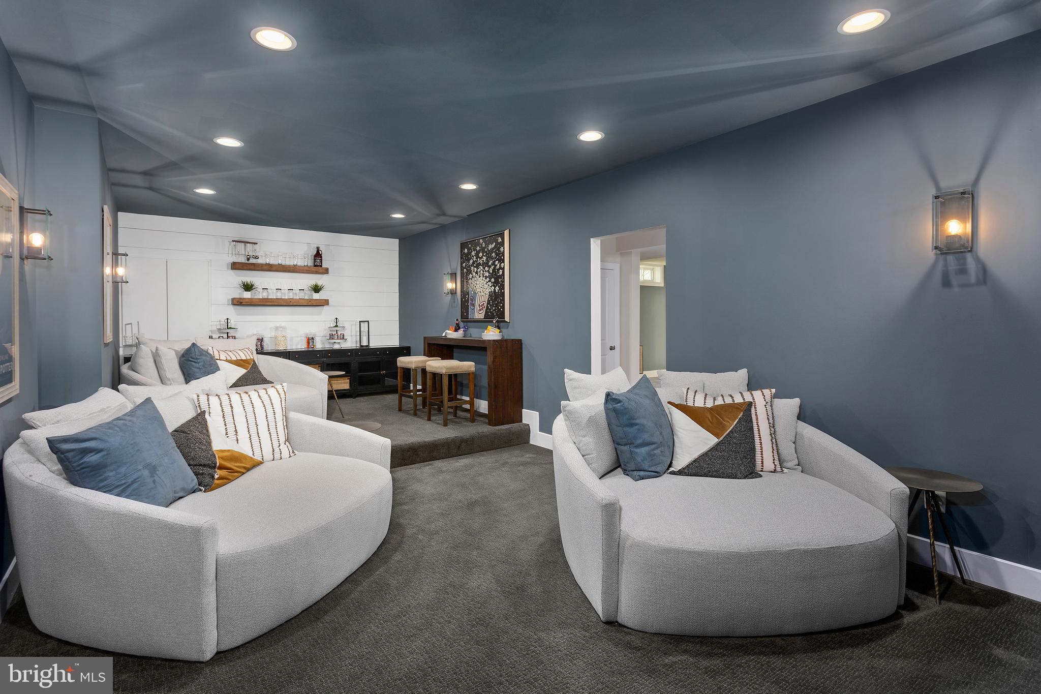 SOUTH LAKE - Residential