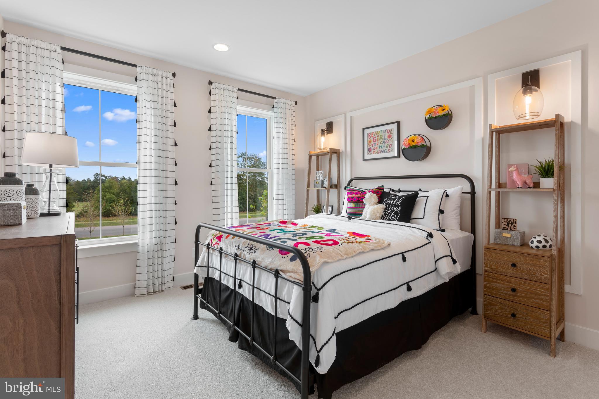 SOUTH LAKE - Residential