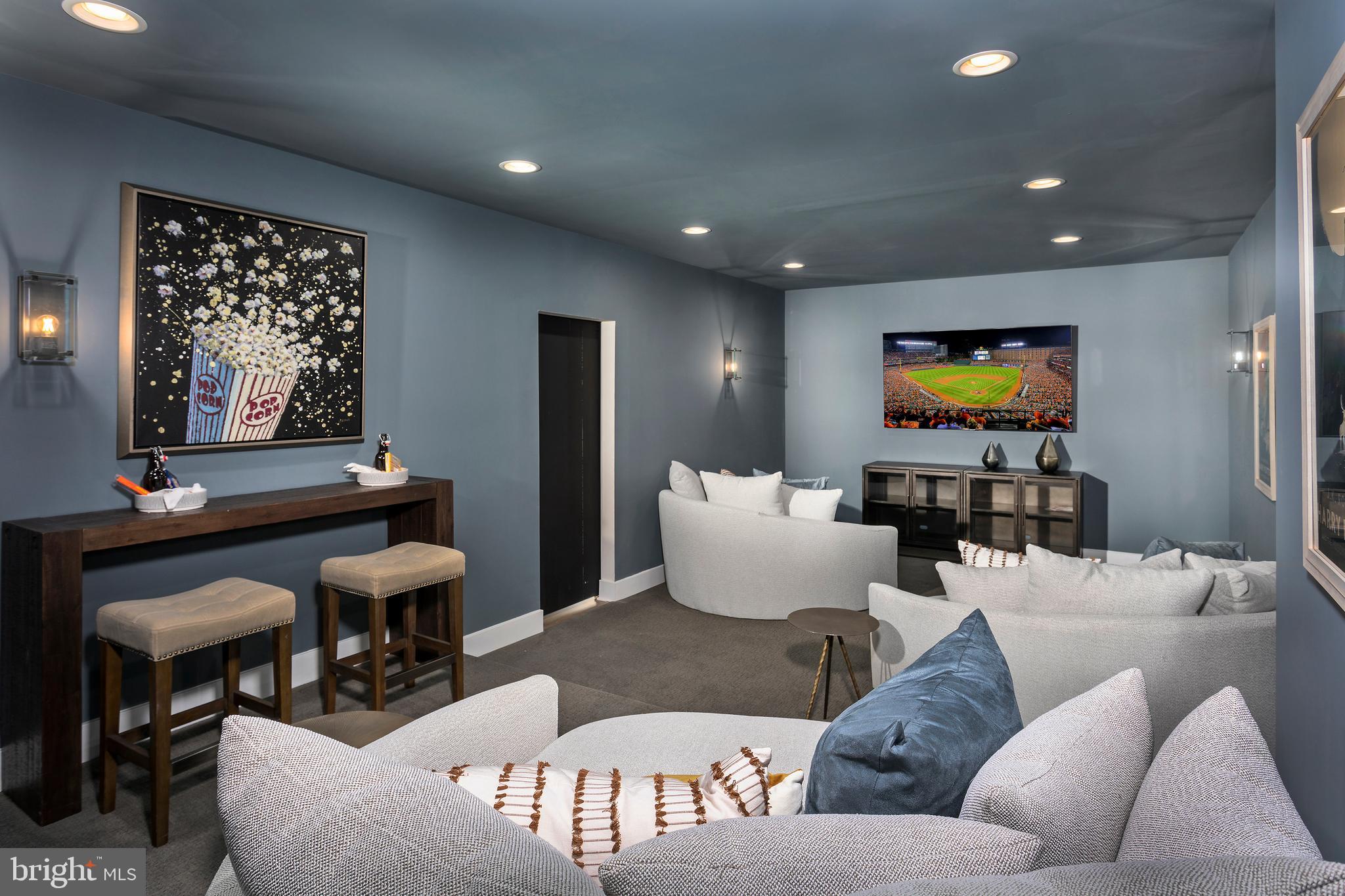 SOUTH LAKE - Residential