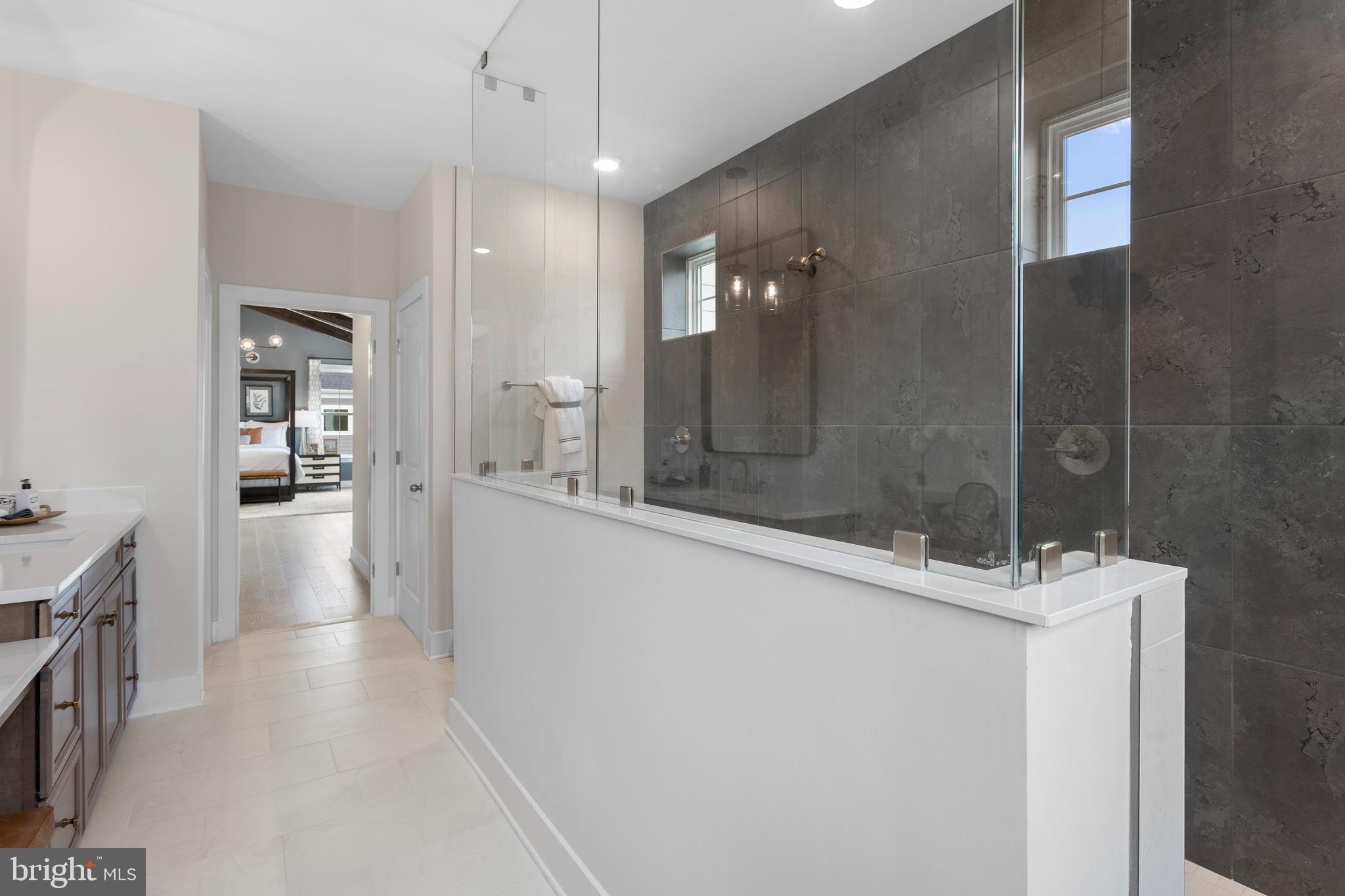 SOUTH LAKE - Residential