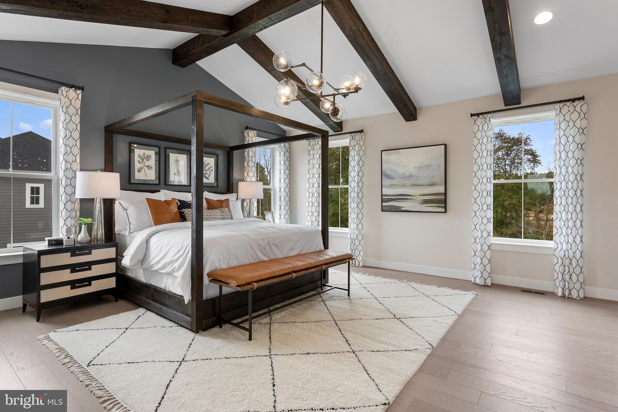 SOUTH LAKE - Residential