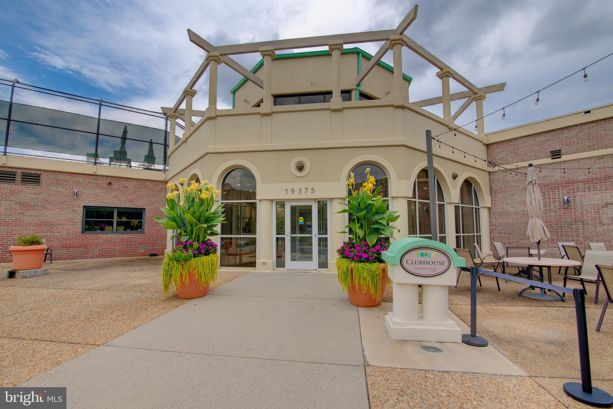 LANSDOWNE WOODS - Residential