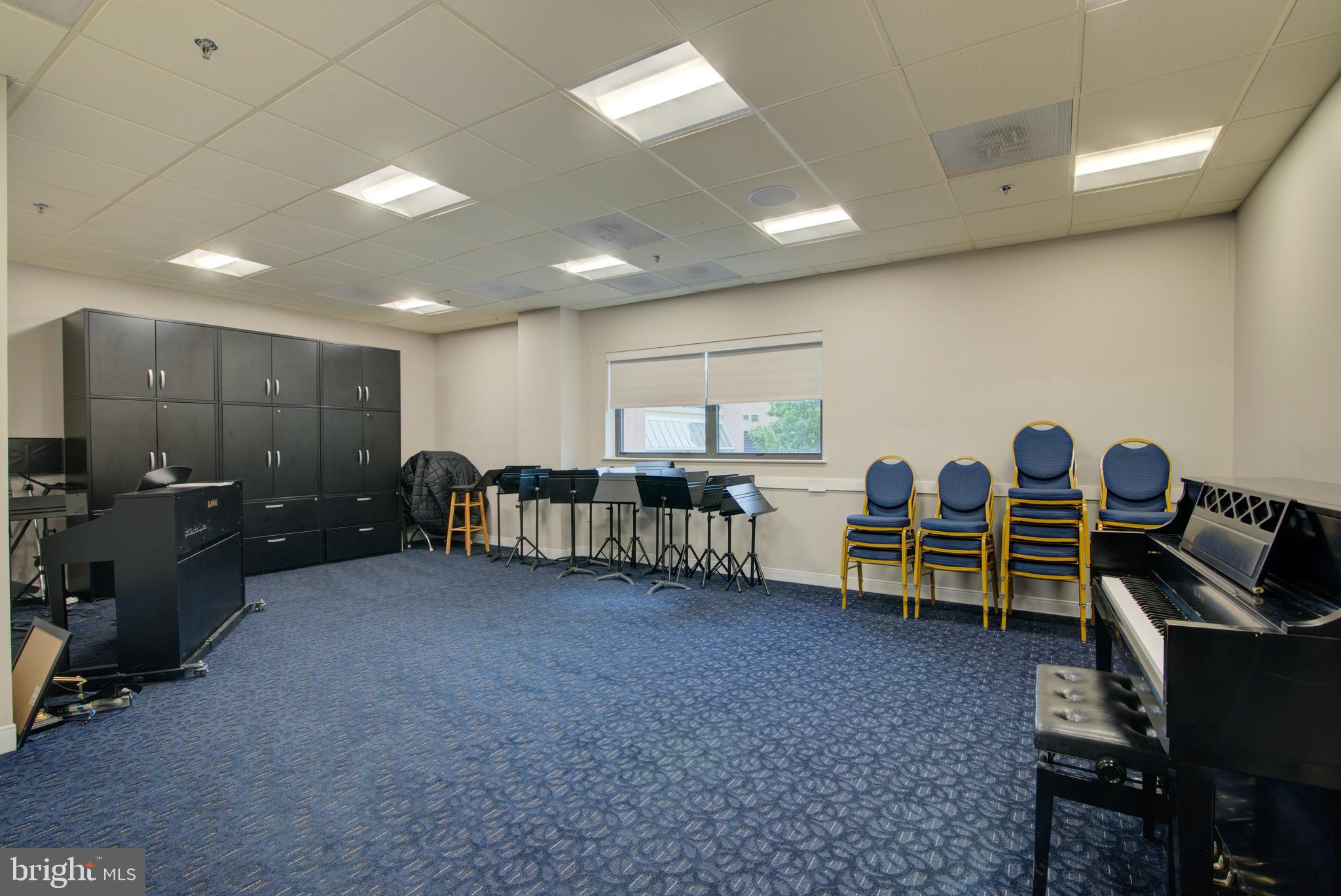 LANSDOWNE WOODS - Residential