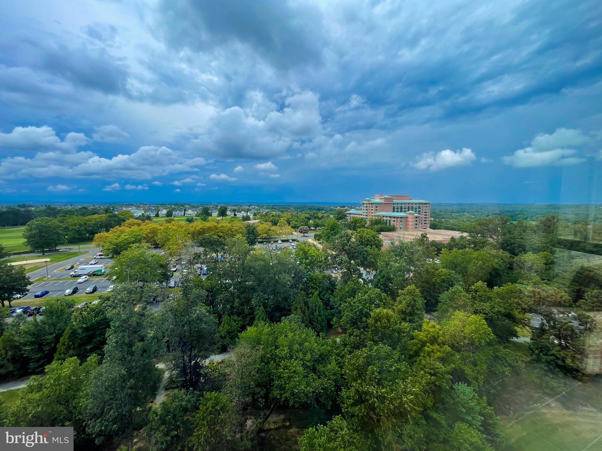 LANSDOWNE WOODS - Residential