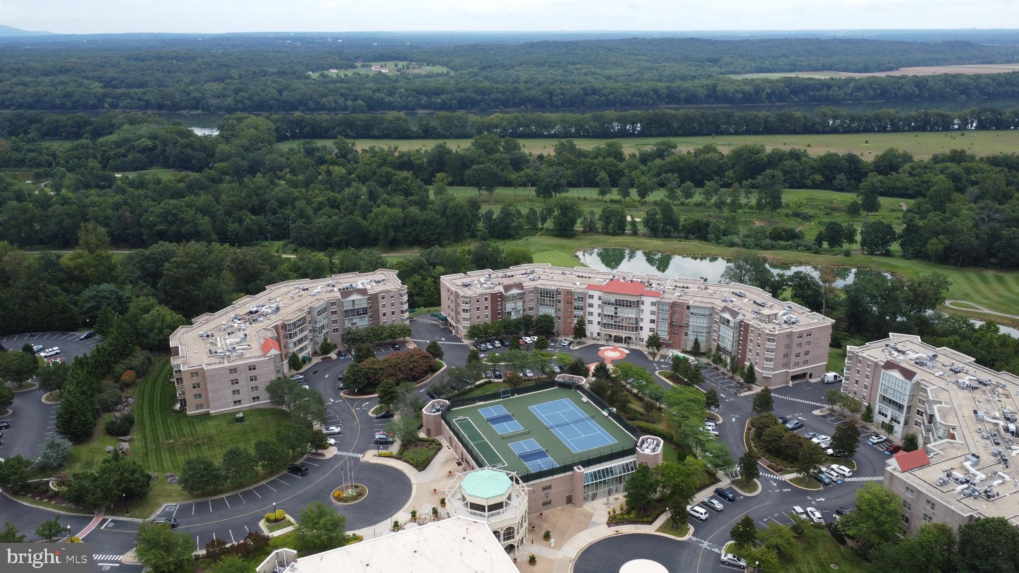 LANSDOWNE WOODS - Residential