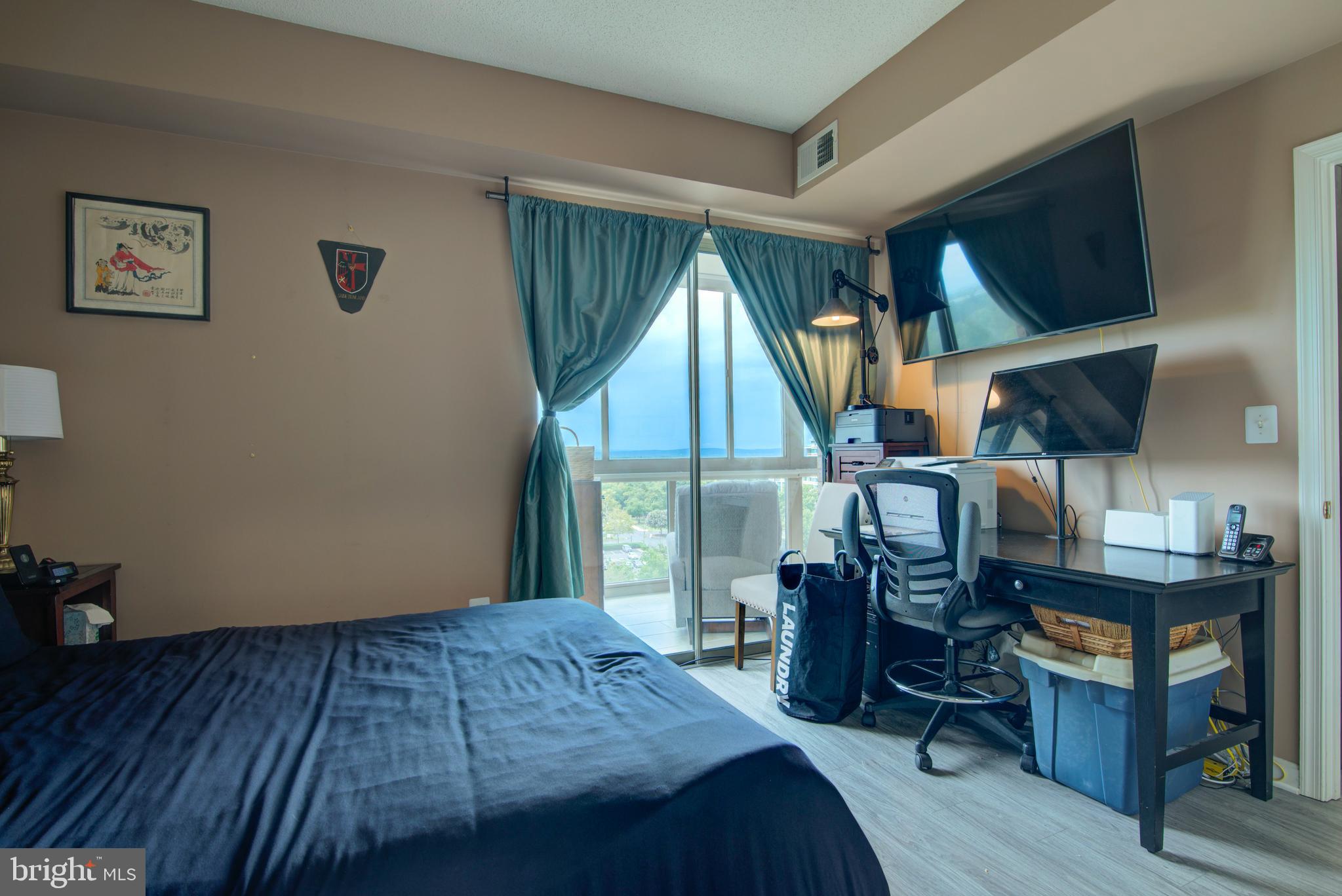 LANSDOWNE WOODS - Residential