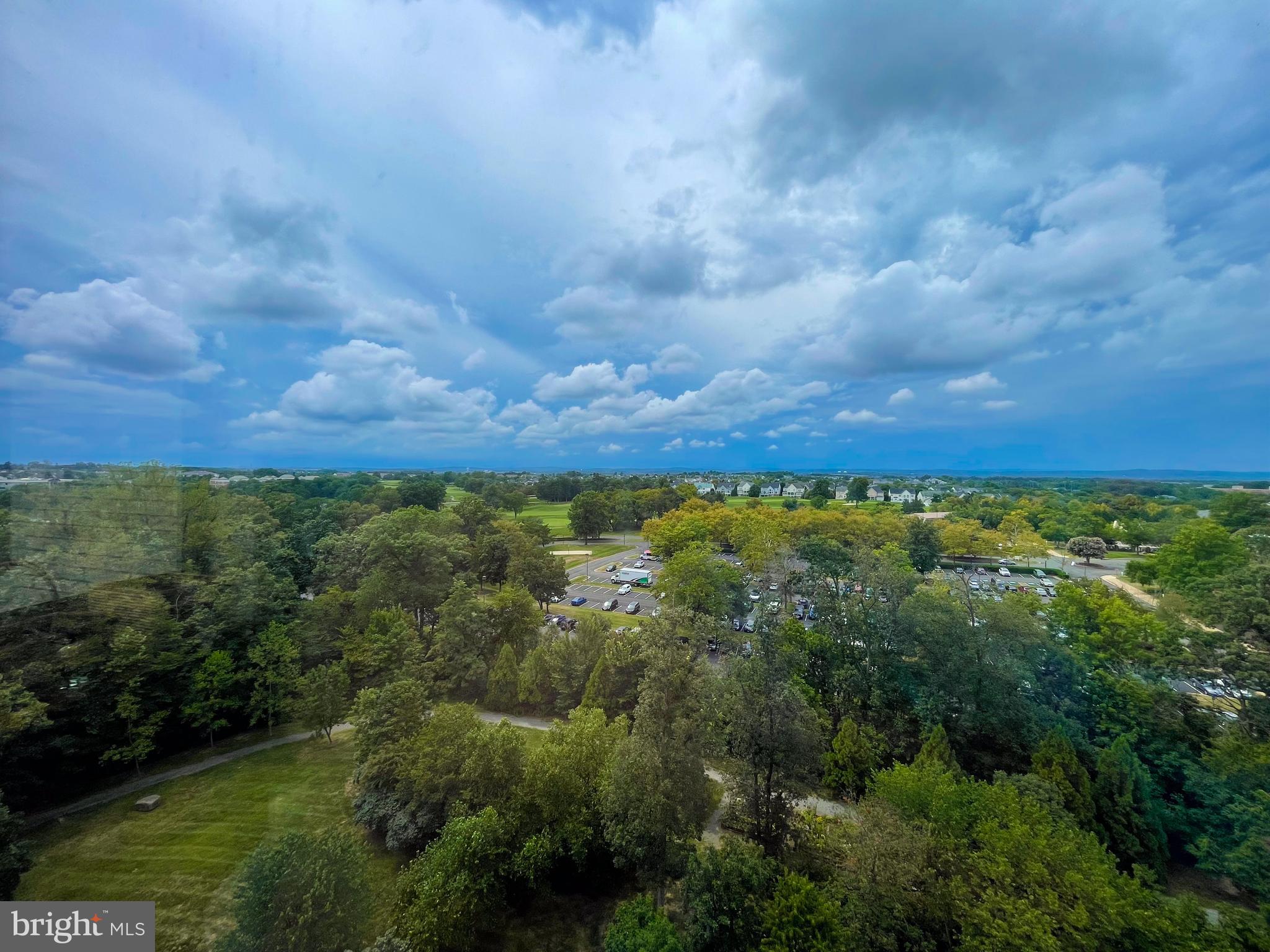 LANSDOWNE WOODS - Residential