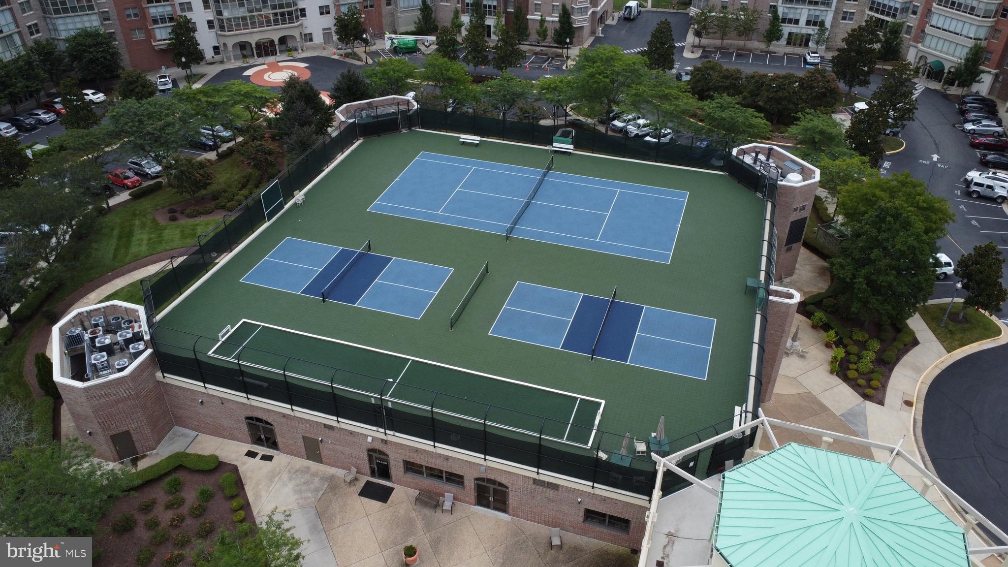 LANSDOWNE WOODS - Residential