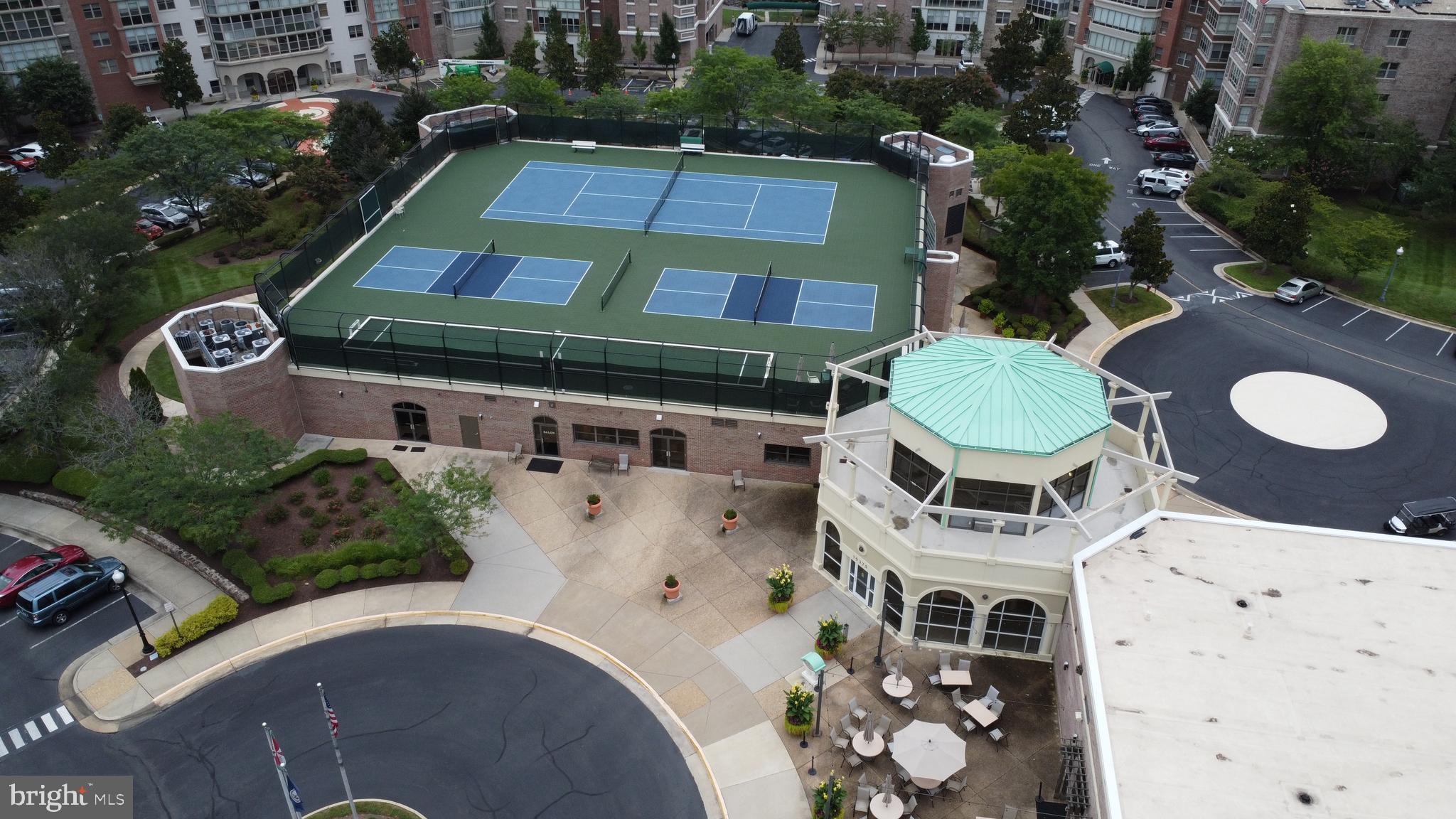 LANSDOWNE WOODS - Residential