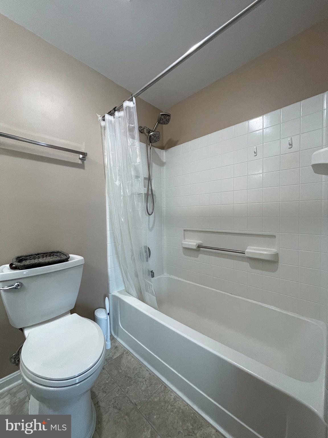 LANSDOWNE WOODS - Residential