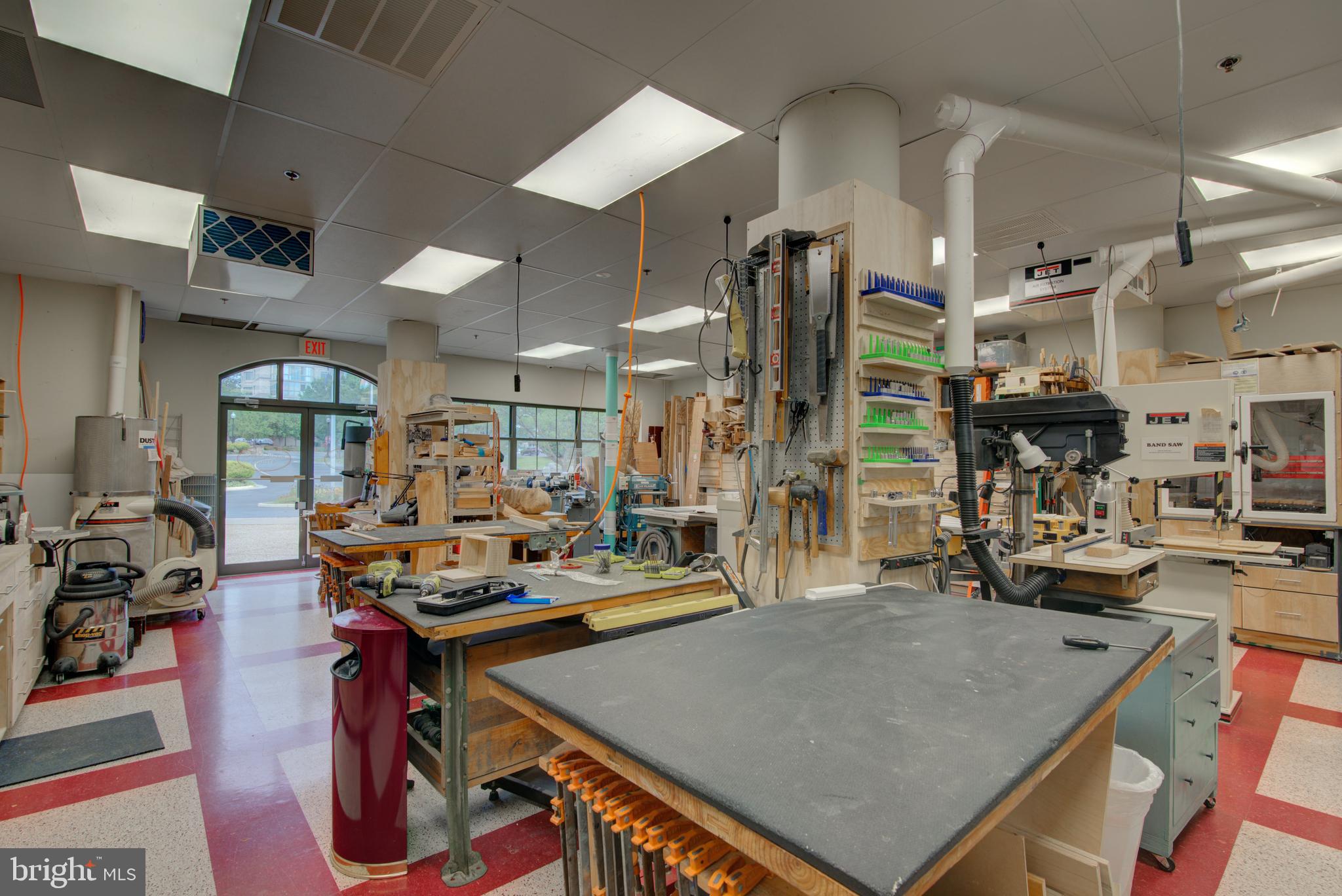 LANSDOWNE WOODS - Residential