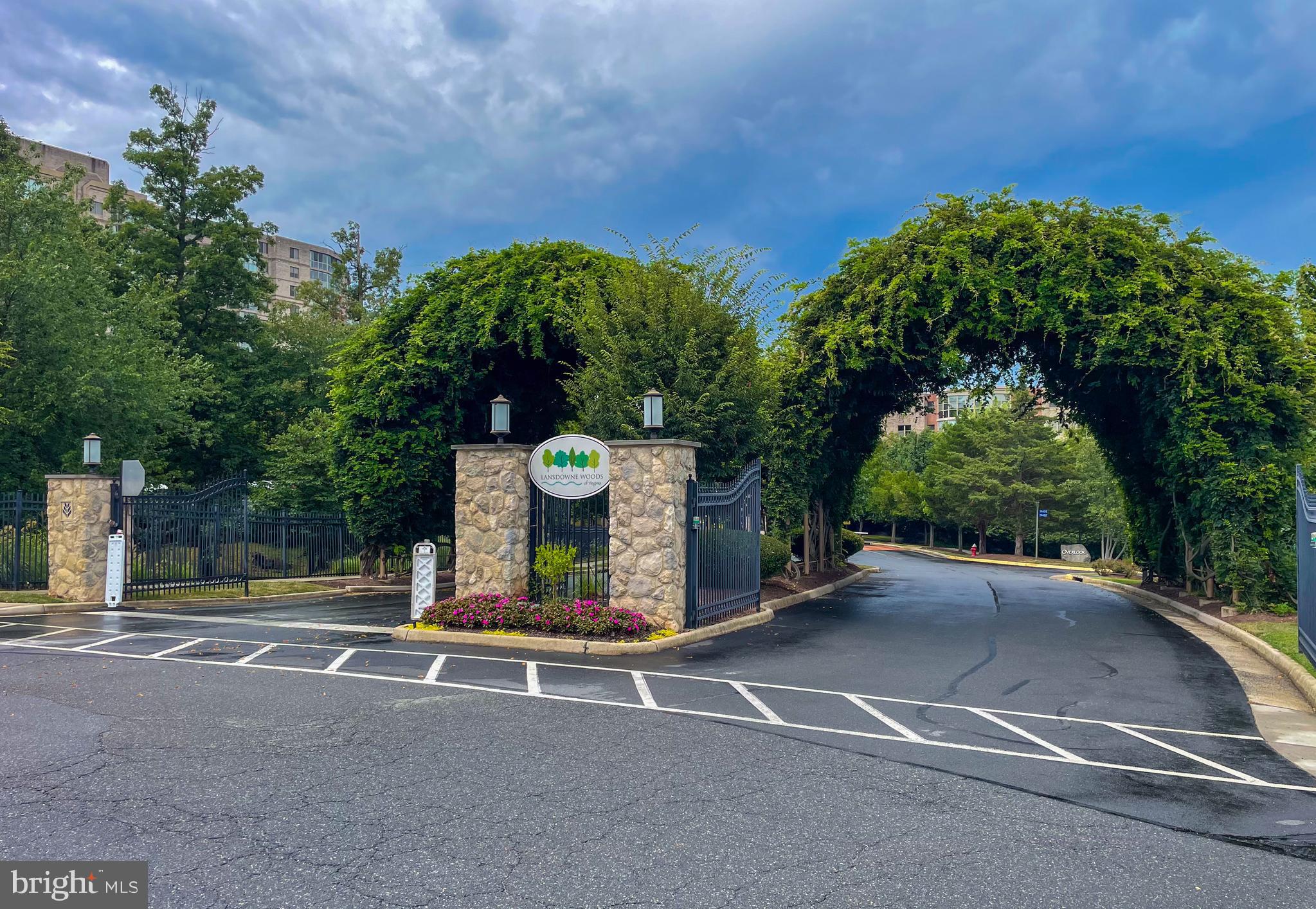 LANSDOWNE WOODS - Residential