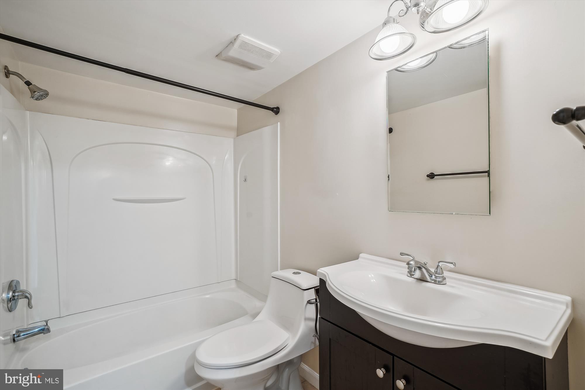 RIVER TERRACE - Residential Lease