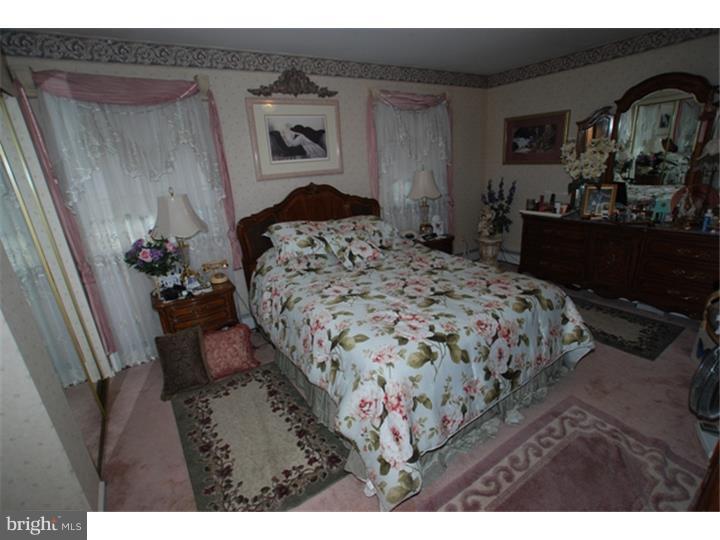 CEDAR HOLLOW - Residential