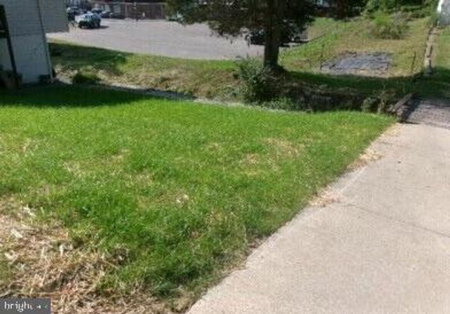 This vacant lot has public water and sewer to the property line ready to hook into. Nice small lot will make a great site for the home of your choice.