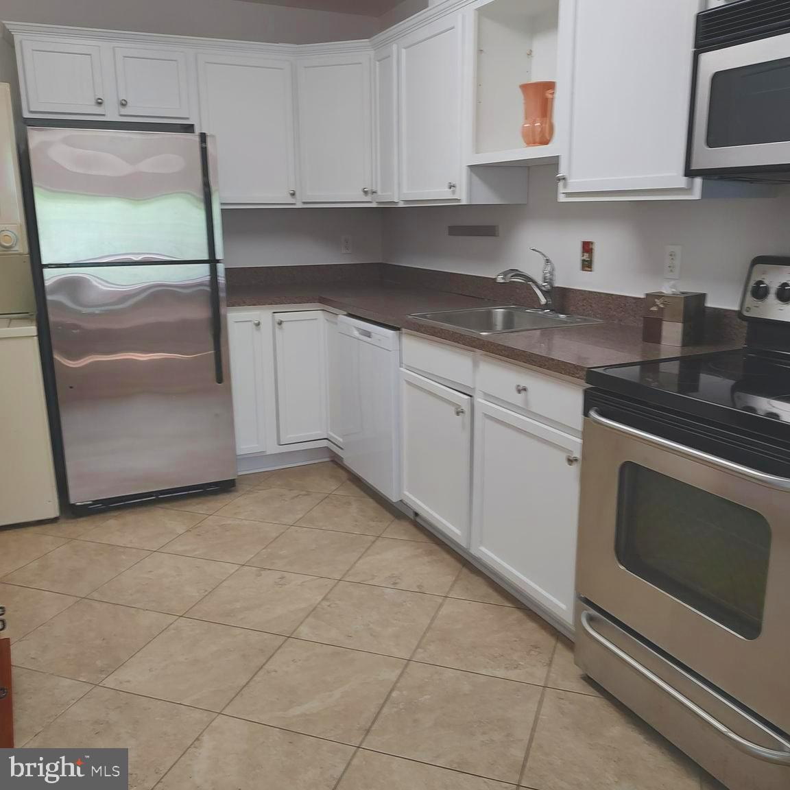 LEISURE WORLD - Residential