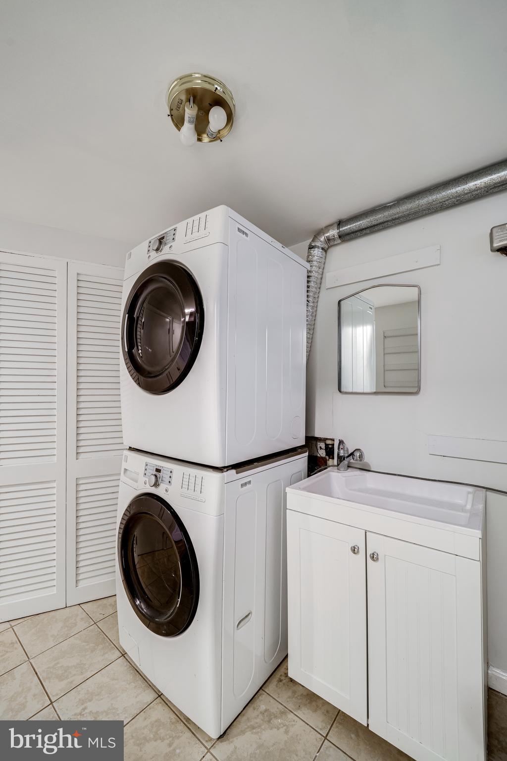 YATES GARDENS - Residential Lease