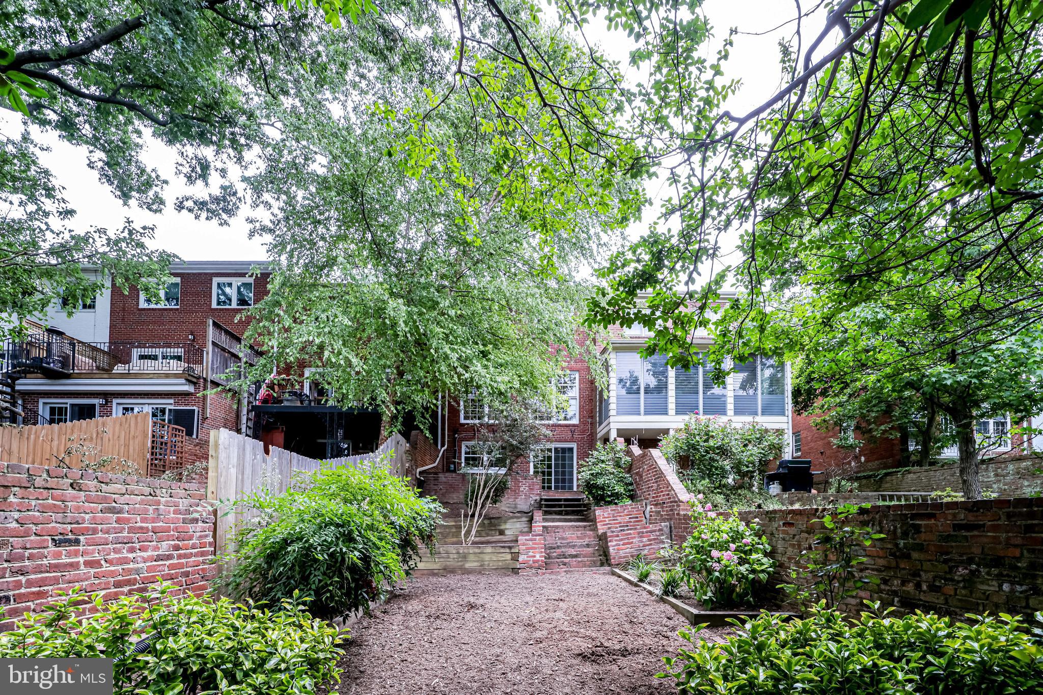 YATES GARDENS - Residential Lease