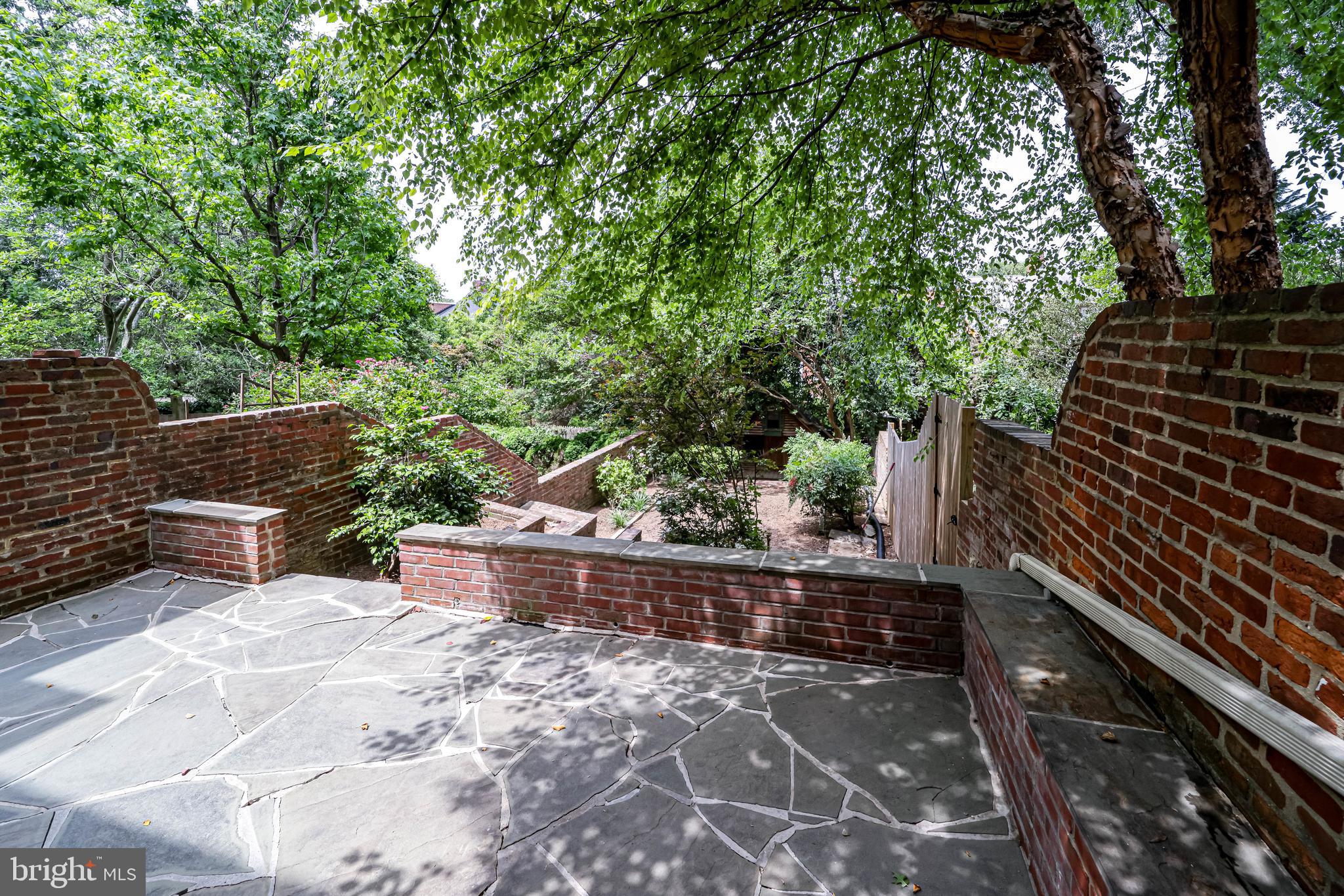 YATES GARDENS - Residential Lease