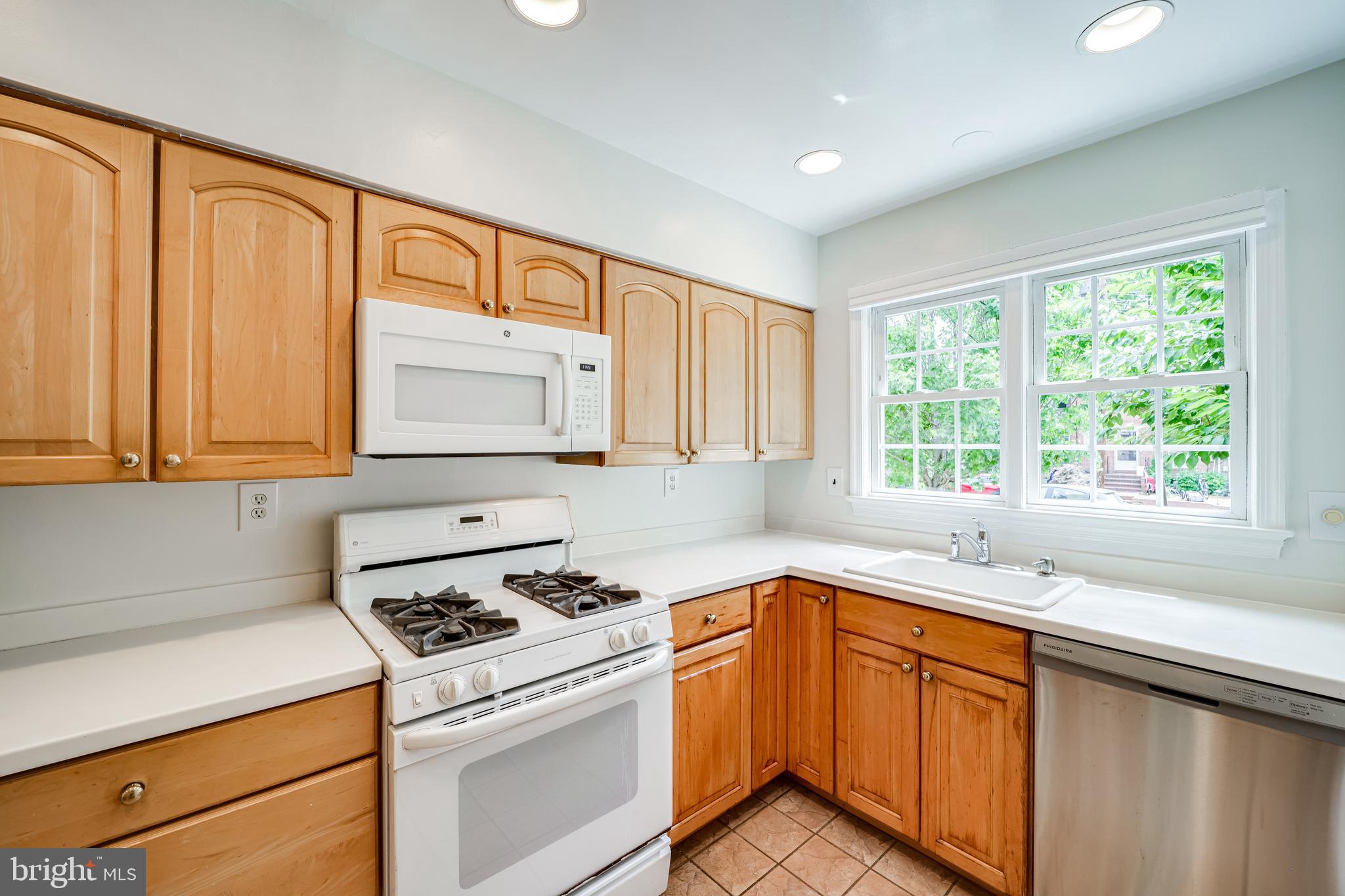 YATES GARDENS - Residential Lease