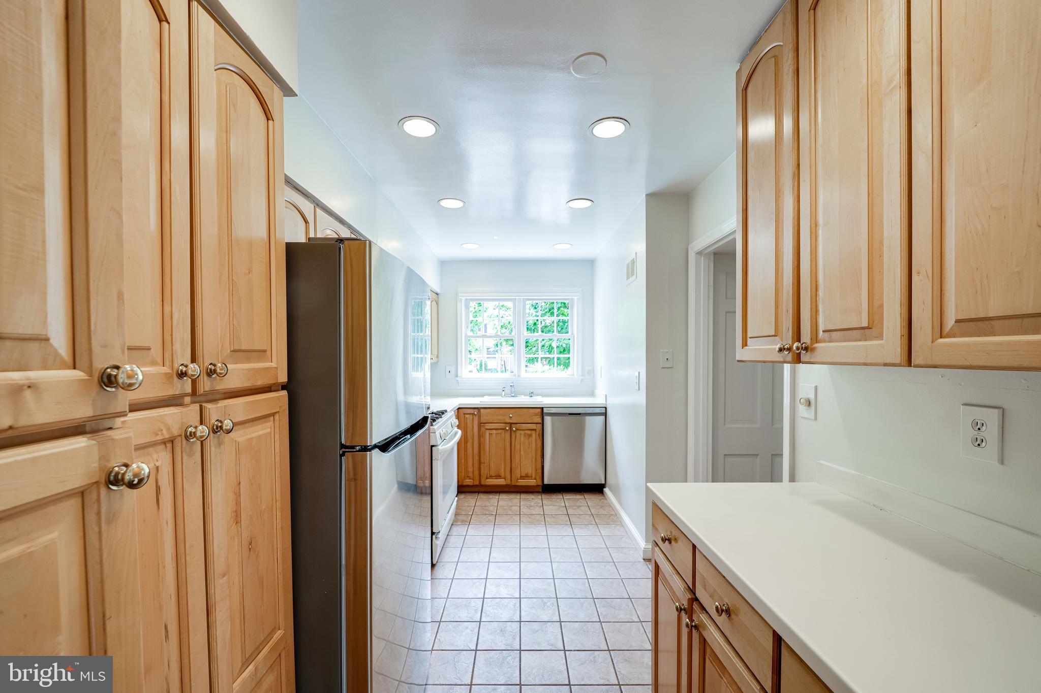 YATES GARDENS - Residential Lease