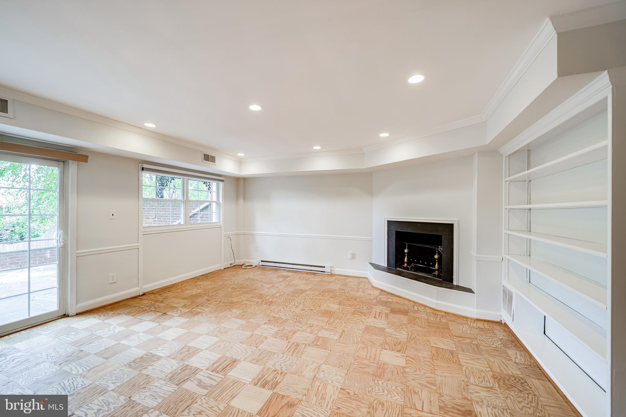 YATES GARDENS - Residential Lease