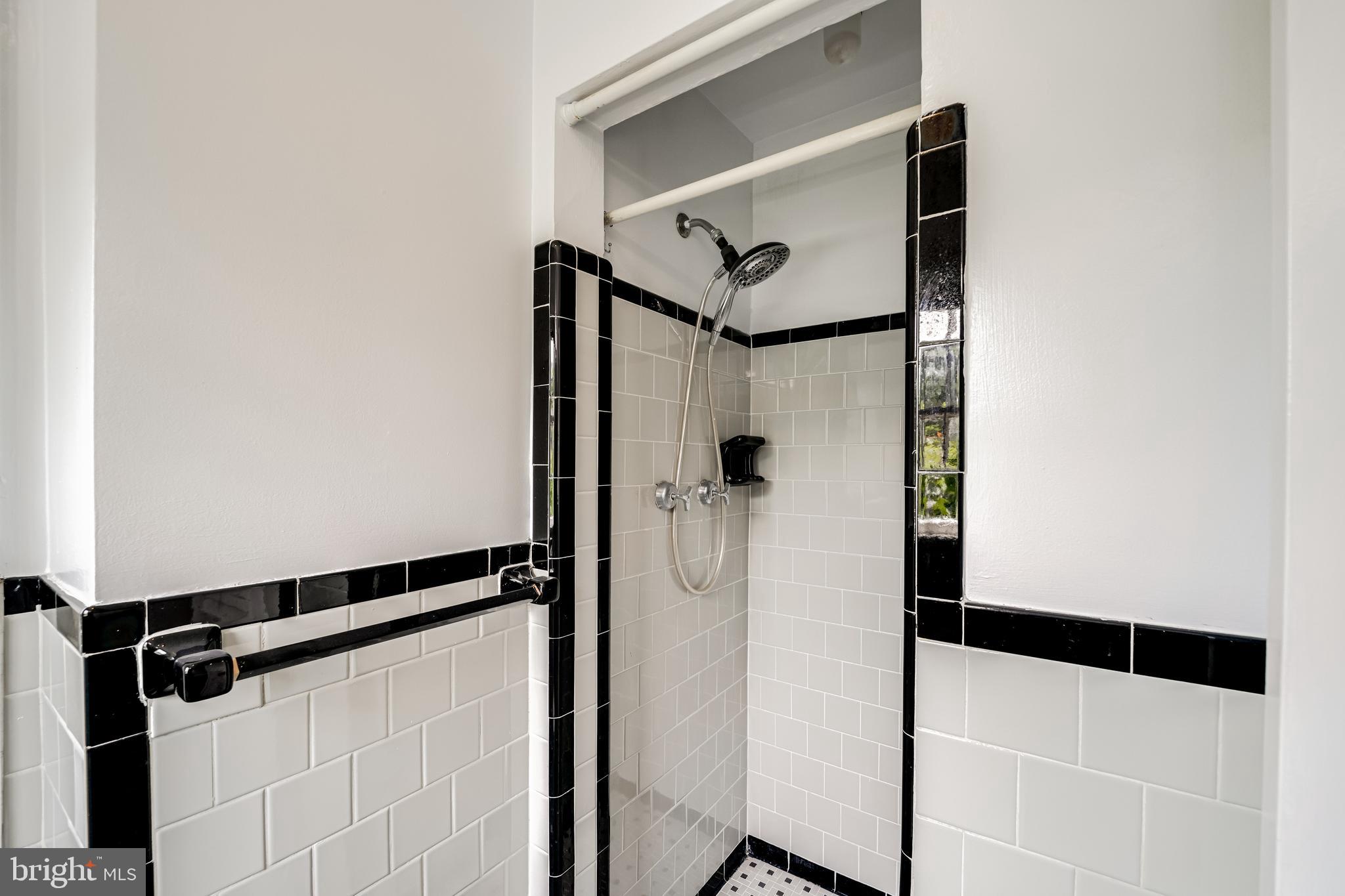 YATES GARDENS - Residential Lease