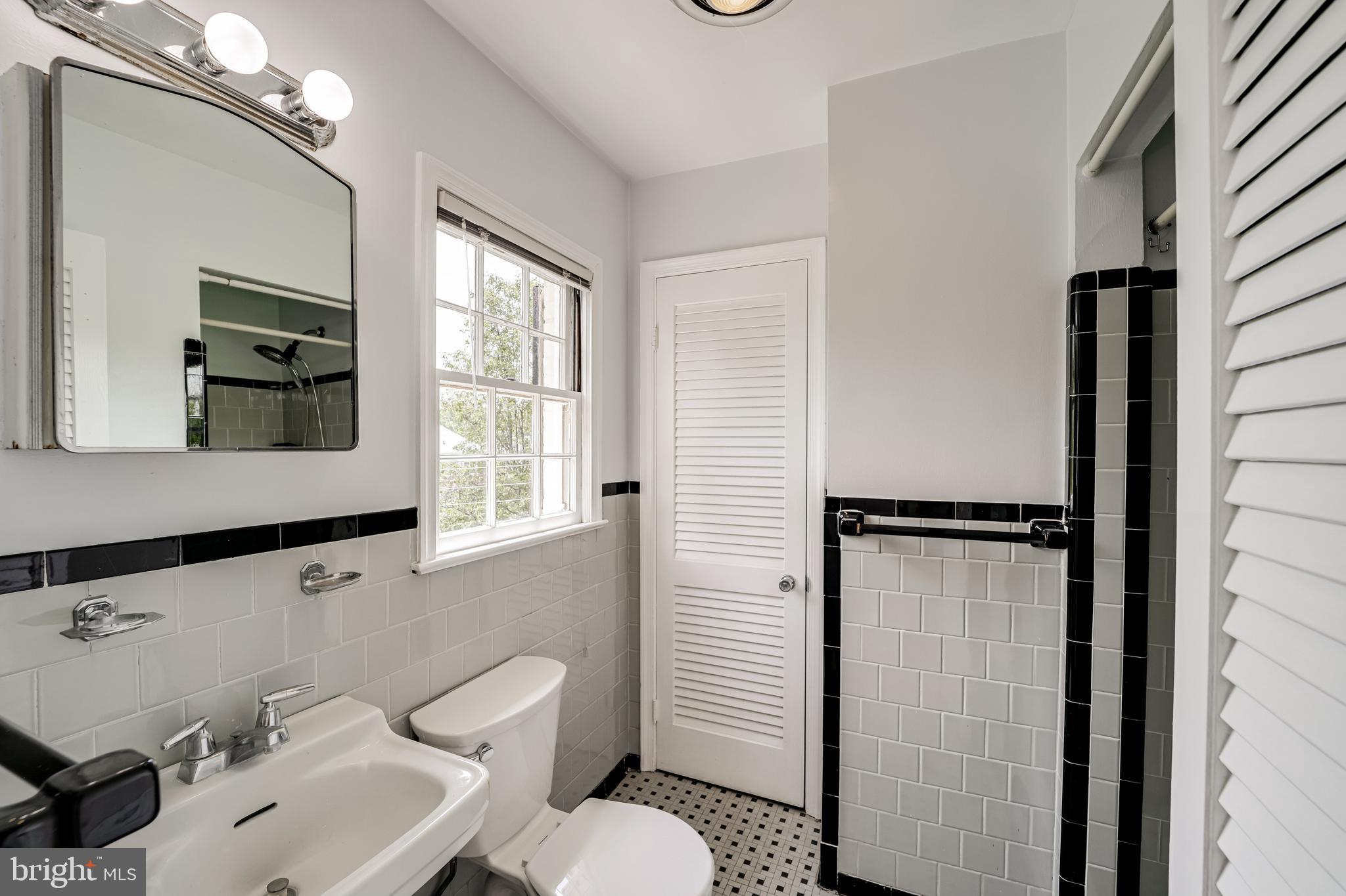 YATES GARDENS - Residential Lease