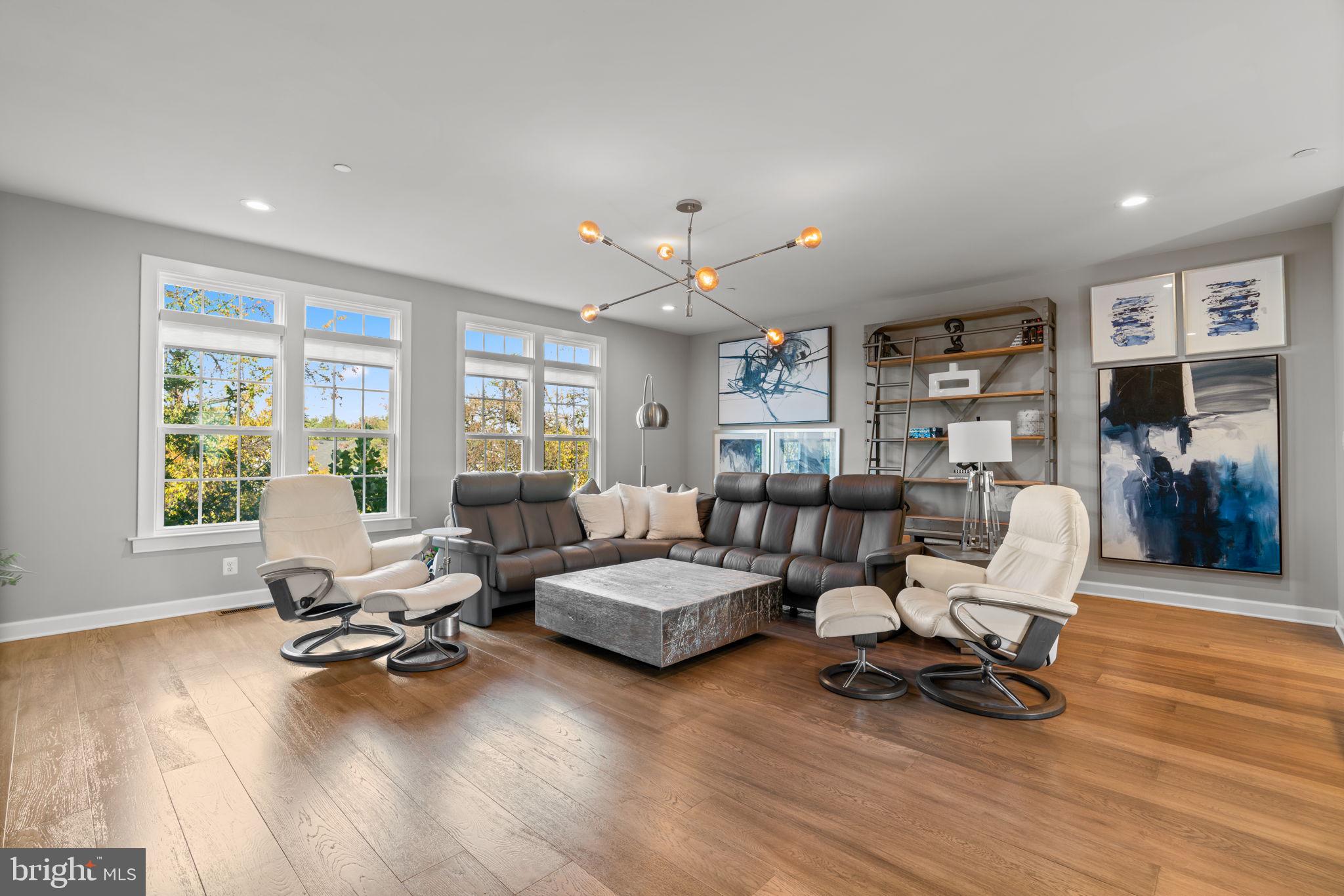 5976 GLEN WILLOW WAY