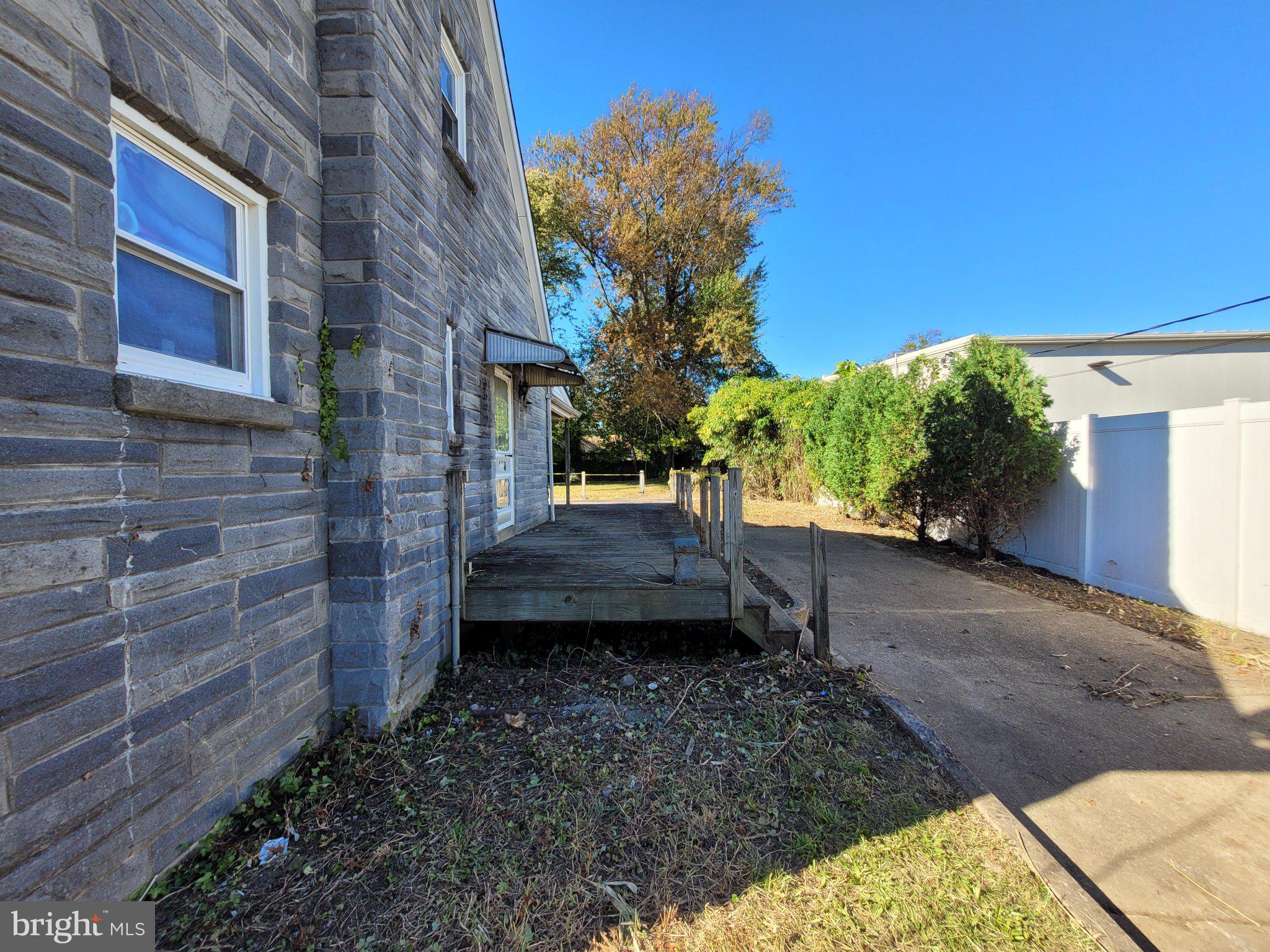 17 W MAPLE AVENUE