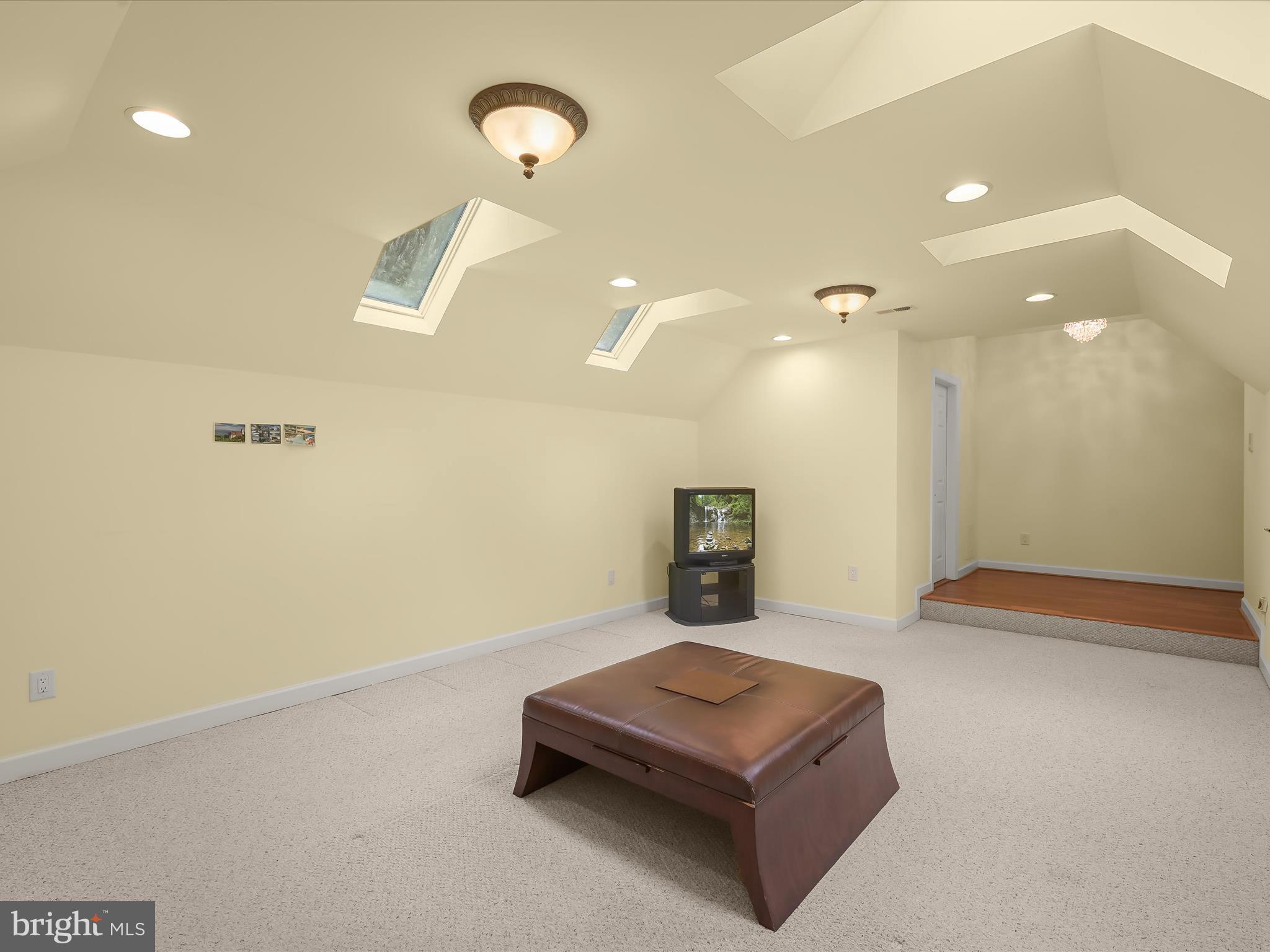 MEADOWOOD - Residential