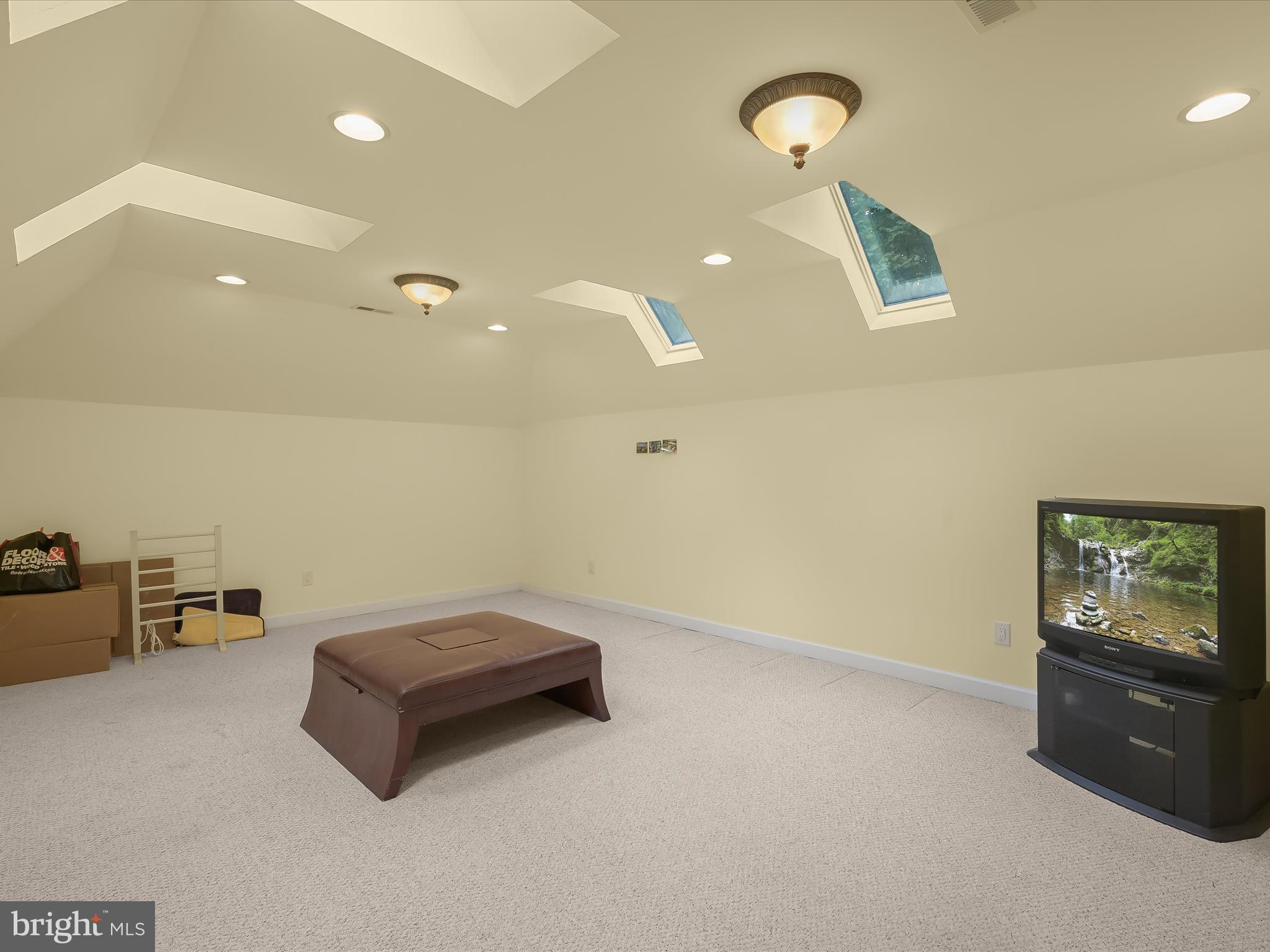 MEADOWOOD - Residential