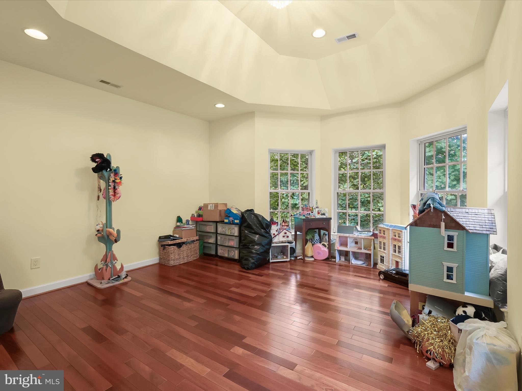 MEADOWOOD - Residential