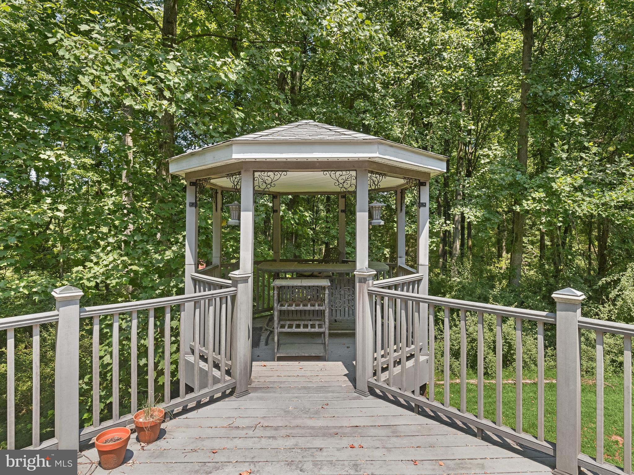 MEADOWOOD - Residential