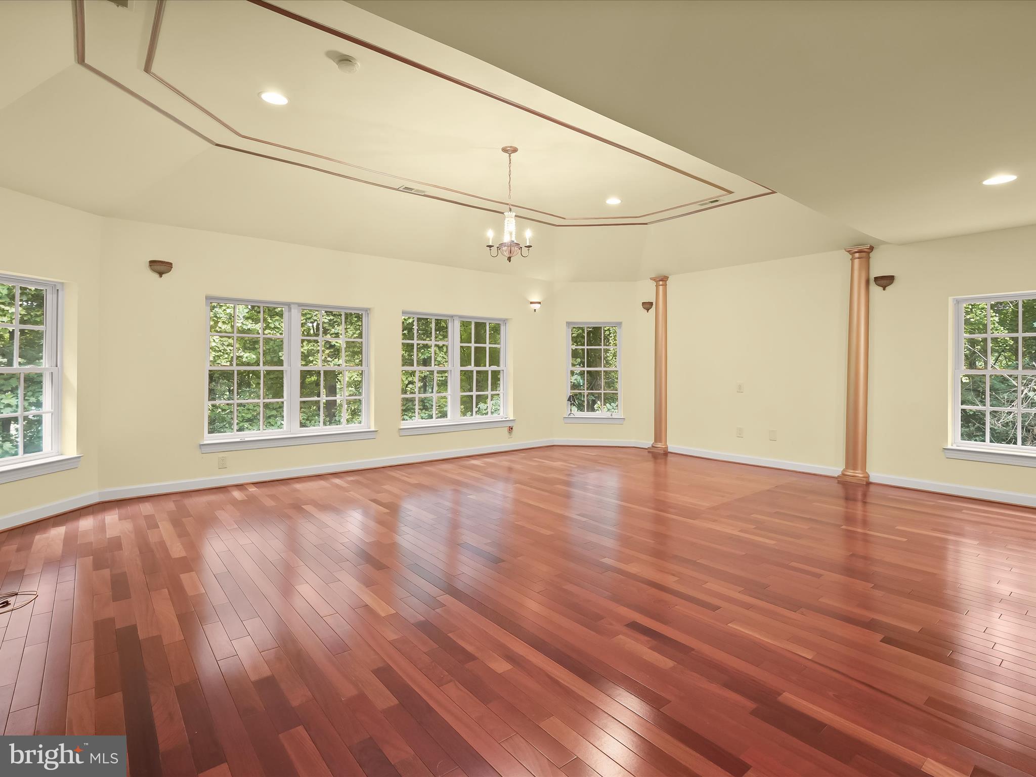 MEADOWOOD - Residential