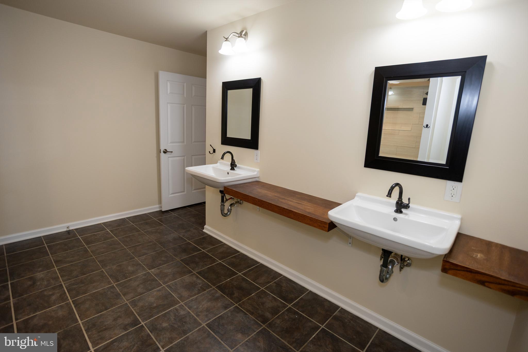 RIDGE VIEW ESTATES - Residential Lease