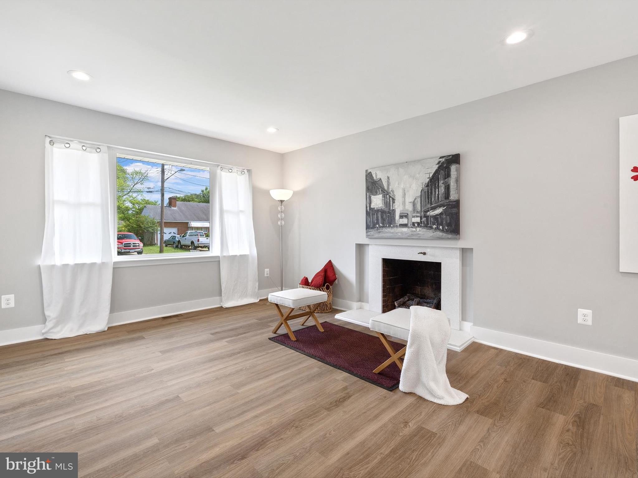 GORDONS CORNER - Residential