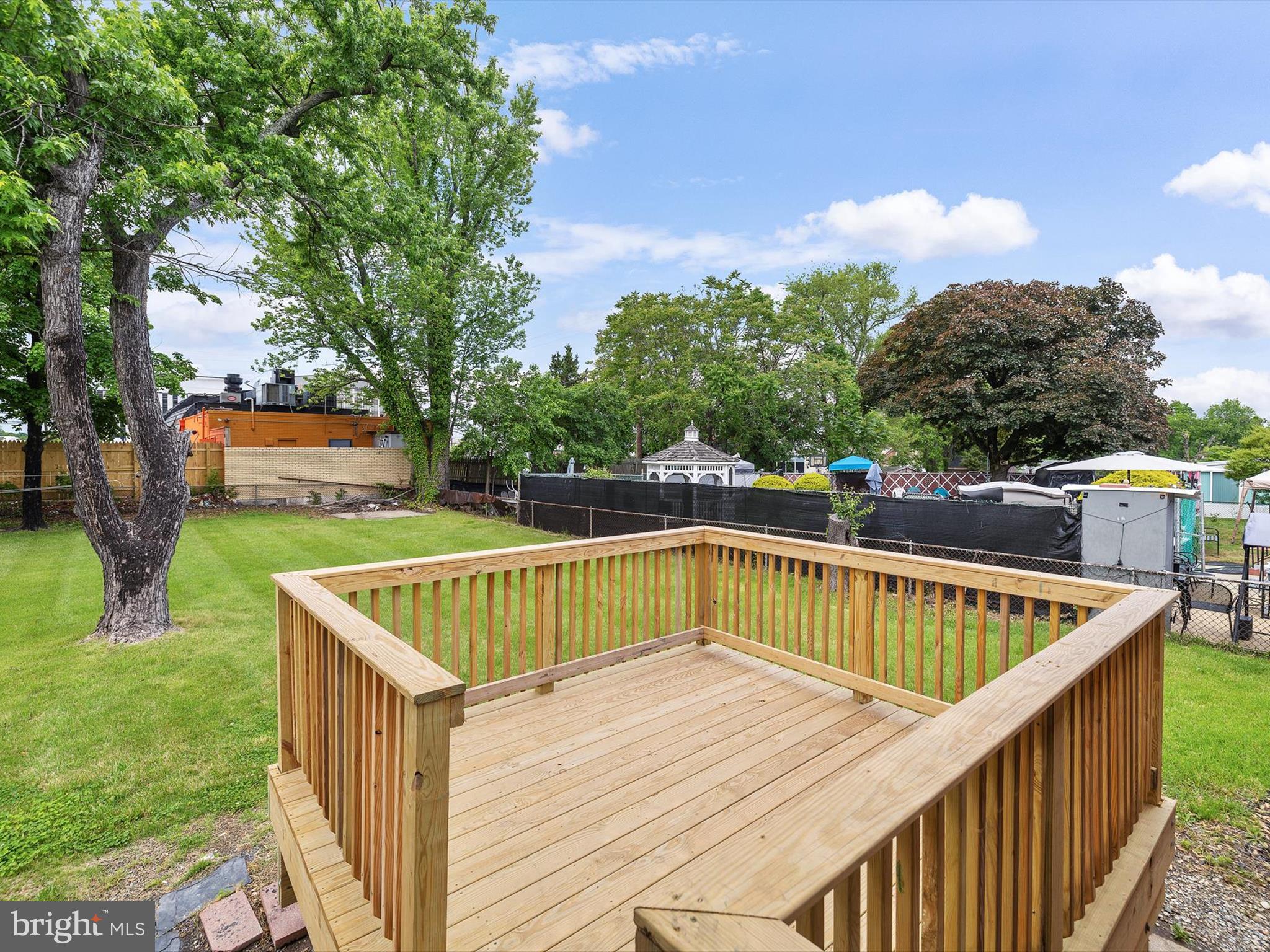 GORDONS CORNER - Residential