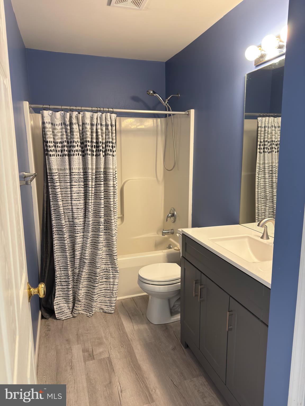 COUNTRY MEADOWS - Residential Lease