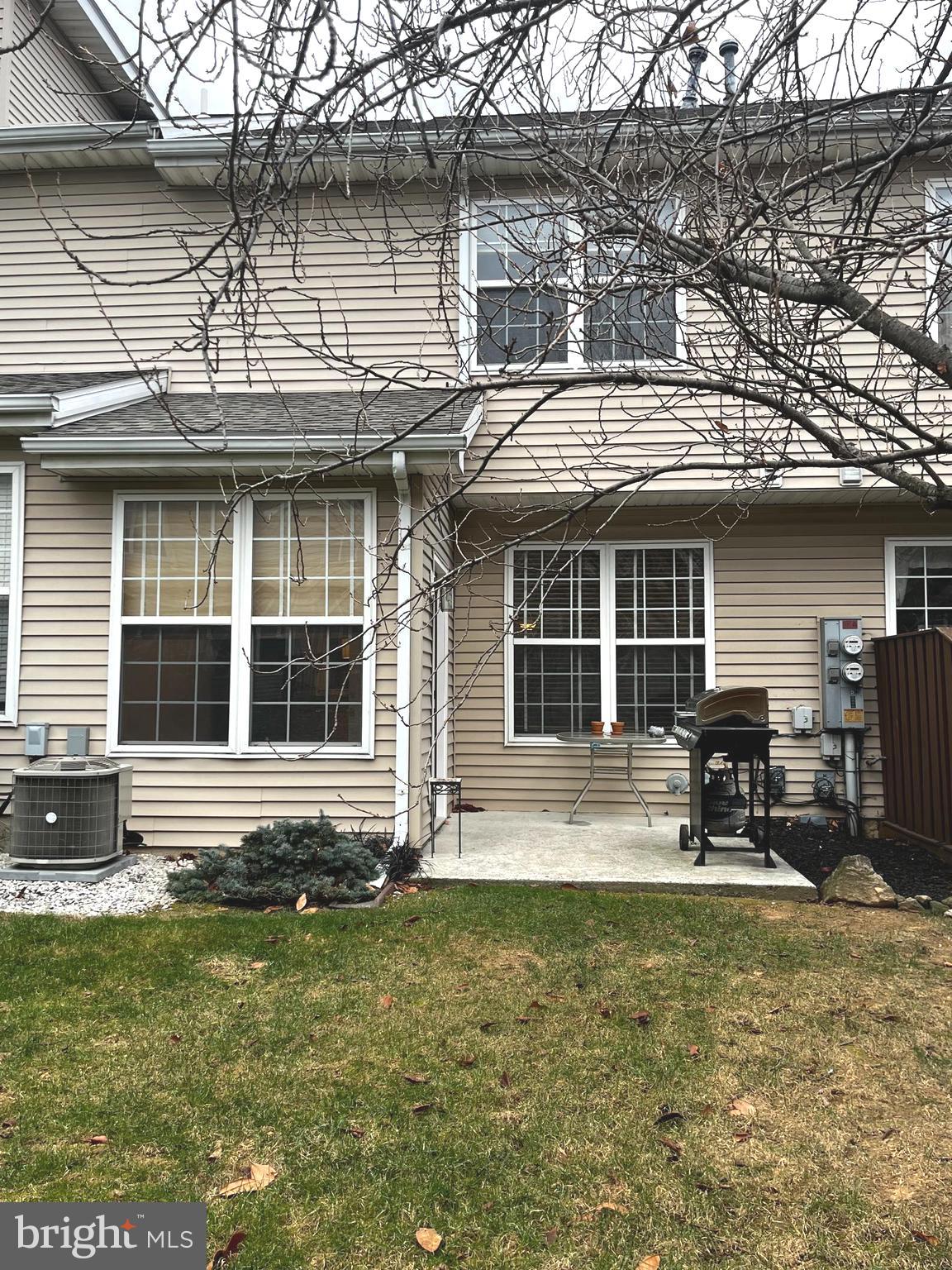 COUNTRY MEADOWS - Residential Lease